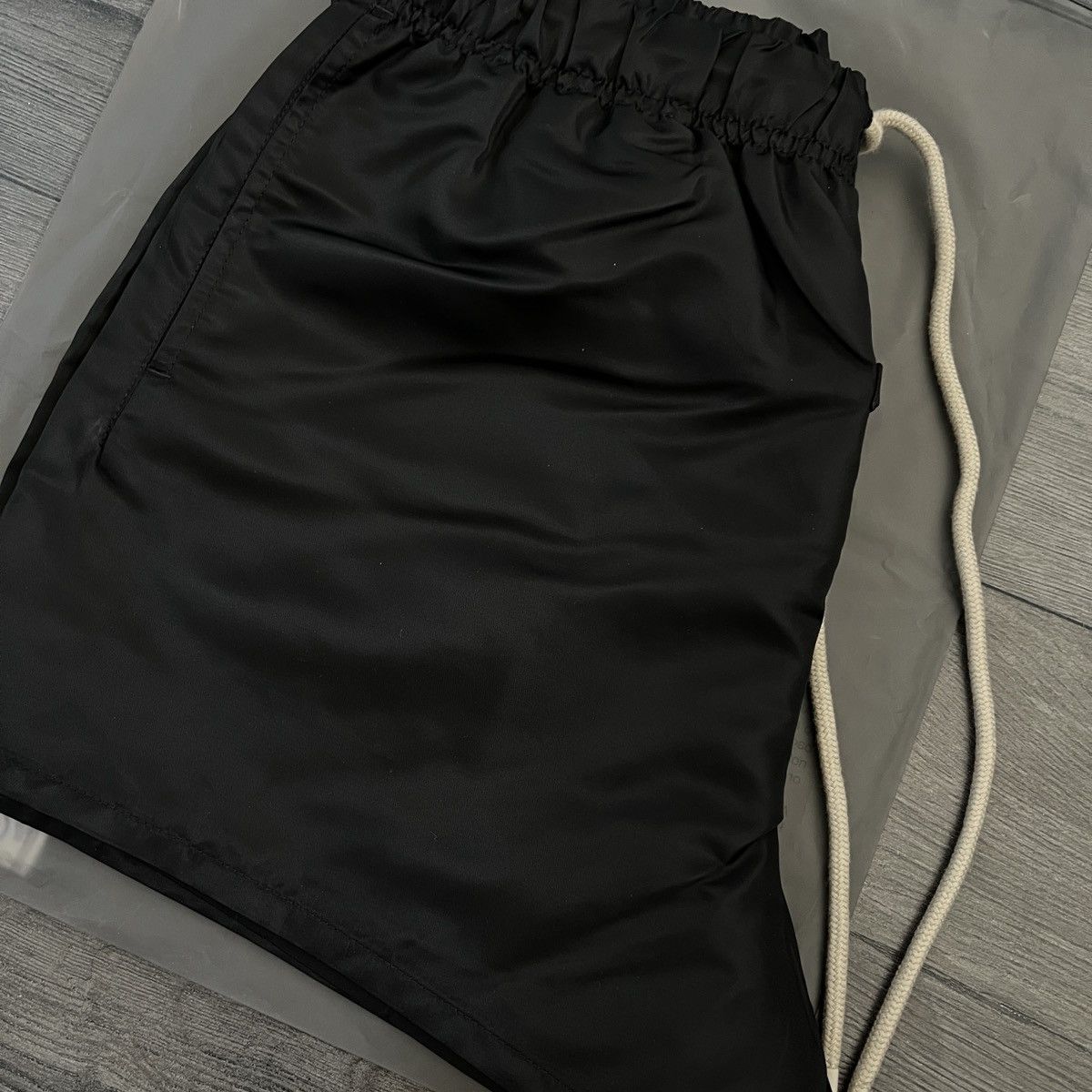 Essentials Fear Of God Essentials Running Short Size US 28 / EU 44 - 2 Thumbnail