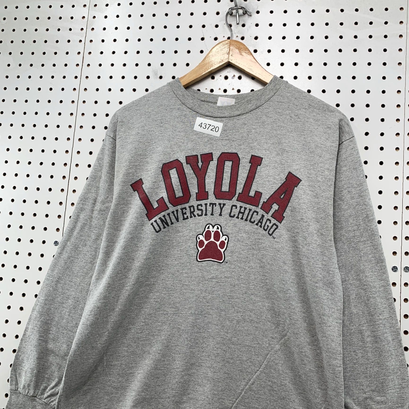 Vintage Loyola University Chicago Shirt Mens Medium Gray Long Sleeve M Shirt Mens Gray Loyola University Chicago M Size US M / EU 48-50 / 2 - 3 Thumbnail