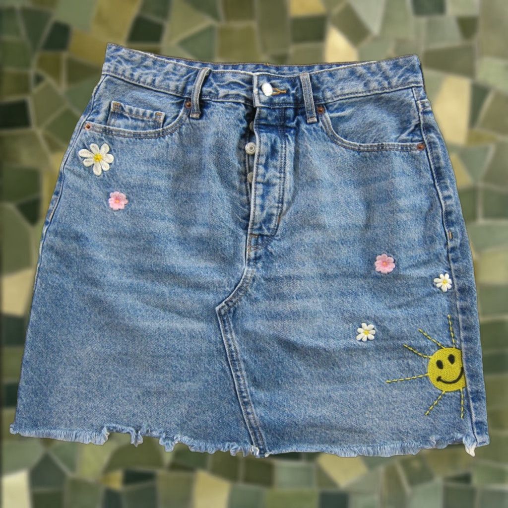 Old Navy Old Navy Floral Sun Embroidered High Rise Denim Skirt 10 Women Blue Button Fly Pockets Cotton Denim Short Moda Vintage: No Size 32" / US 10 / IT 46 - 1 Thumbnail