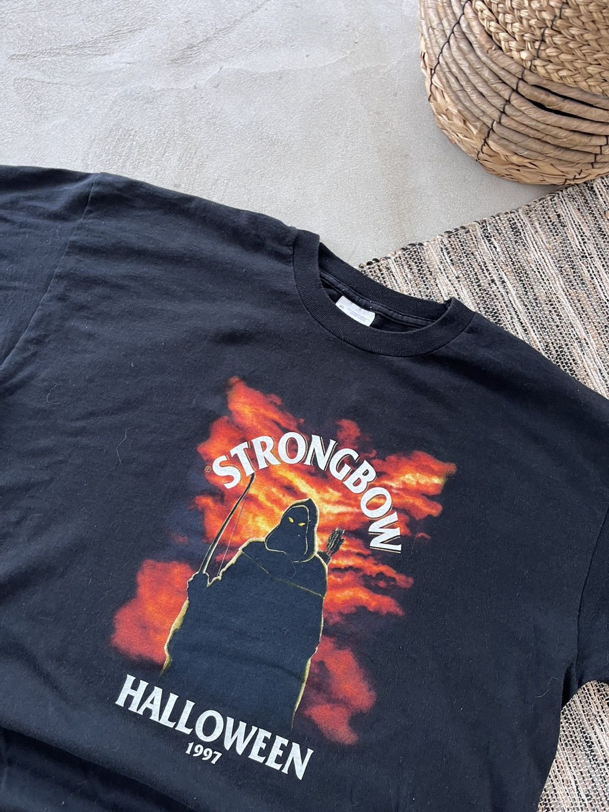 Gildan Vintage Halloween 1997 Grim Reaper Black Avantgarde Tshirt Size US XL / EU 56 / 4 - 3 Thumbnail