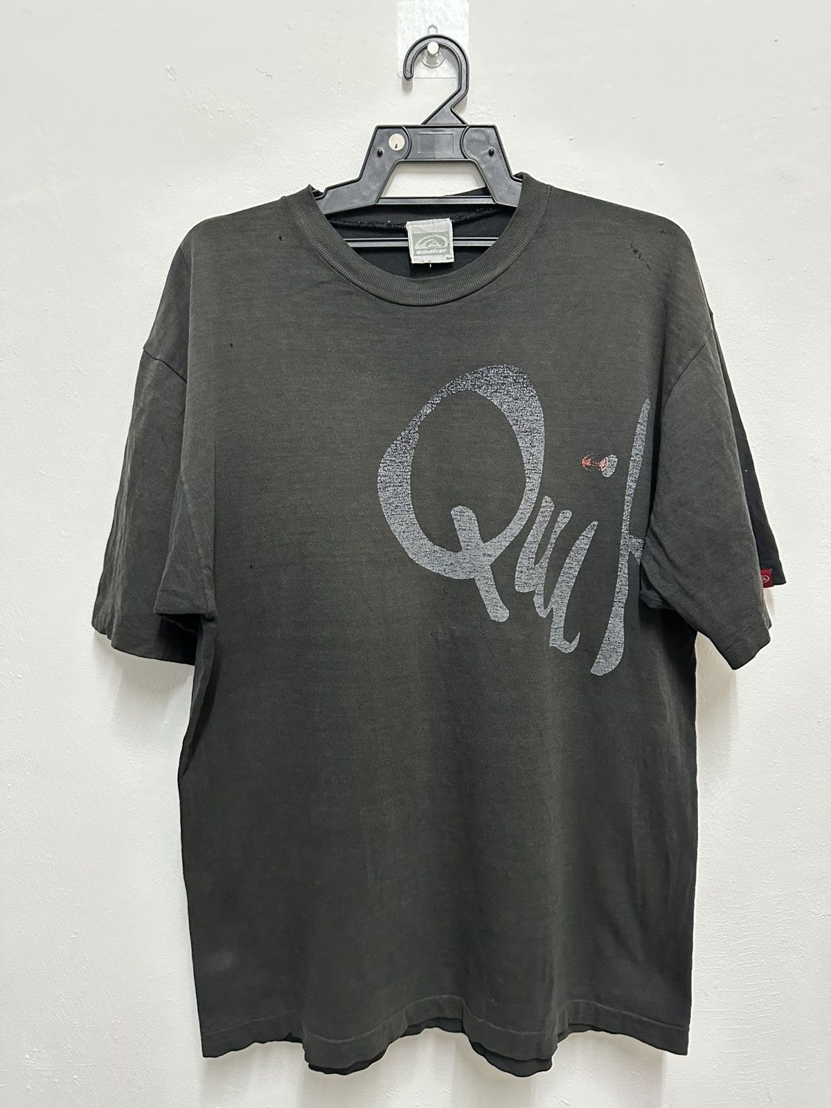 Quiksilver Vintage Quiksilver Thrashed Sunfaded Tshirt Size US L / EU 52-54 / 3 - 1 Thumbnail