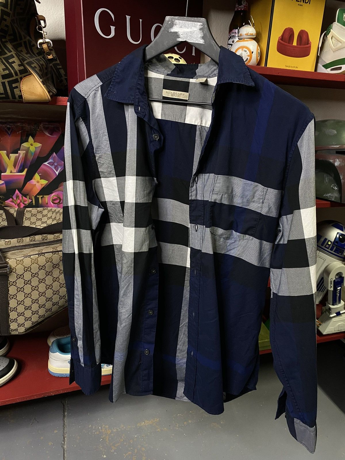 Burberry Check Button Up Men’s T-Shirt Preowned Size Medium