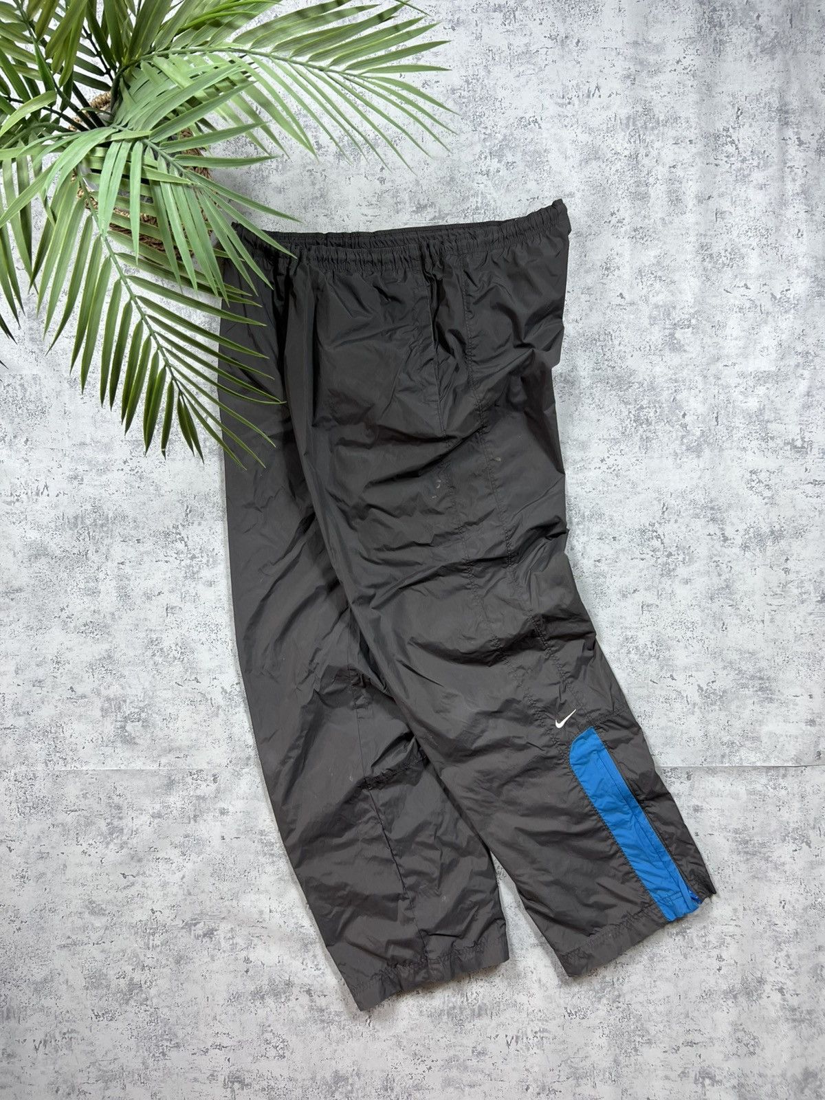 Nike 90s Nike Swoosh Vintage Y2K Gorpcore Parachute Sweatpants Size US 32 / EU 48 - 1 Thumbnail
