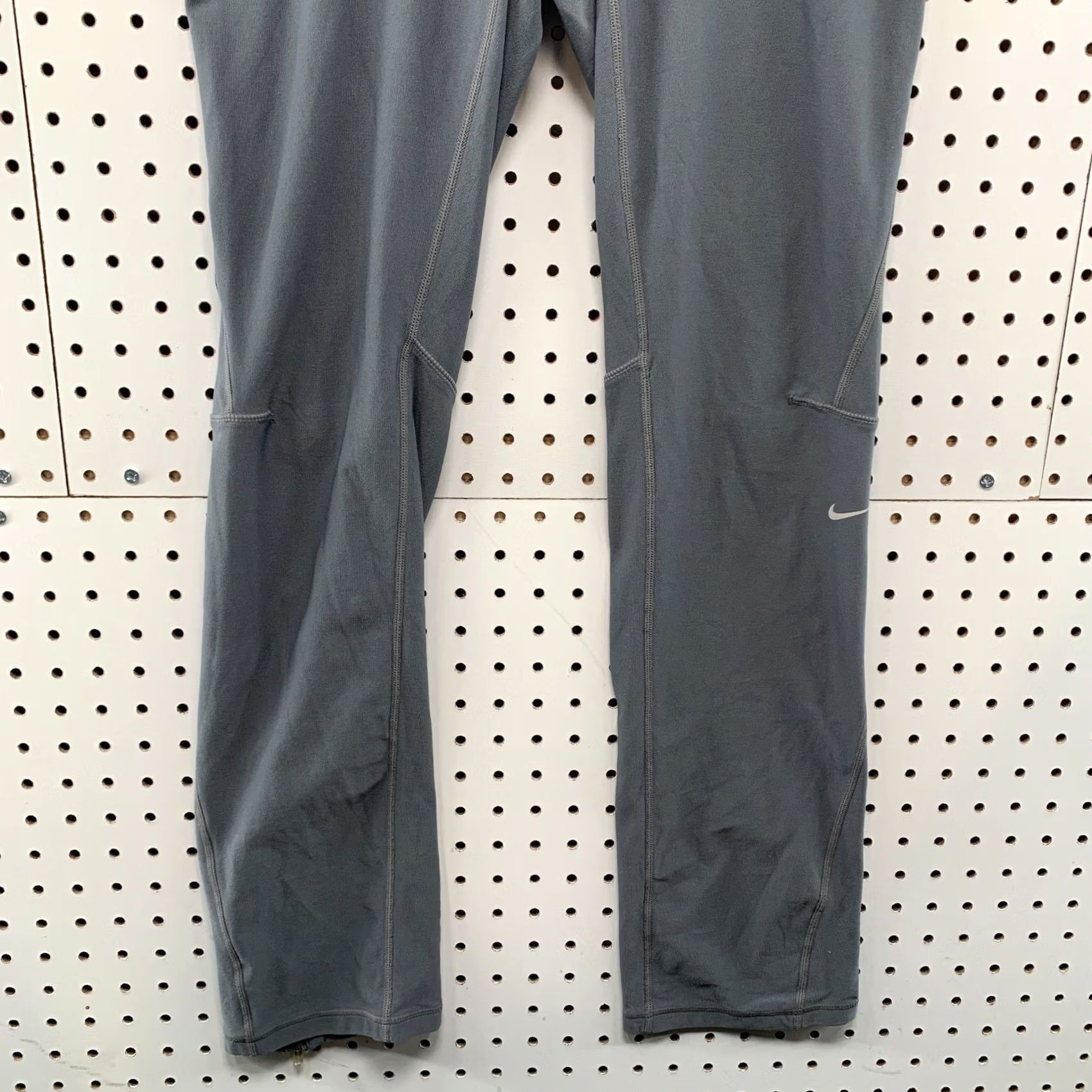 Nike Nike Dri-FIT Leggings Women's Small Gray Zip Pocket Ankles Activewear Shoes? Size 28" / US 6 / IT 42 - 6 Thumbnail
