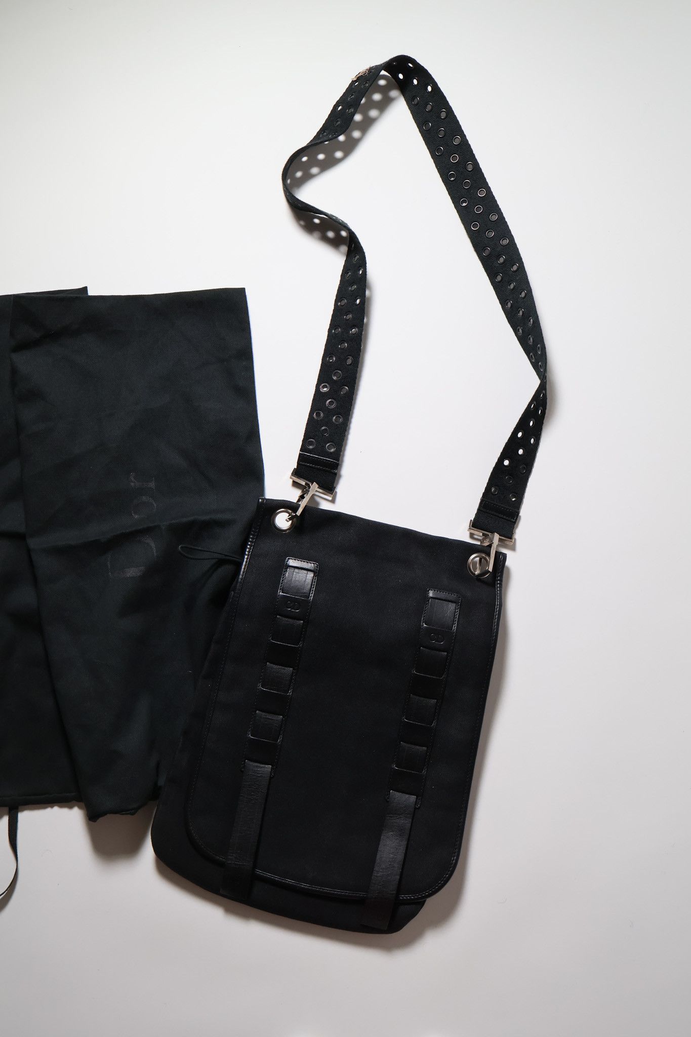 Dior HOMME BEEチェーン iPodケース2004SS エディ Dior HOMME BEEチェーン iPodケース2004SS エディ - メルカリ