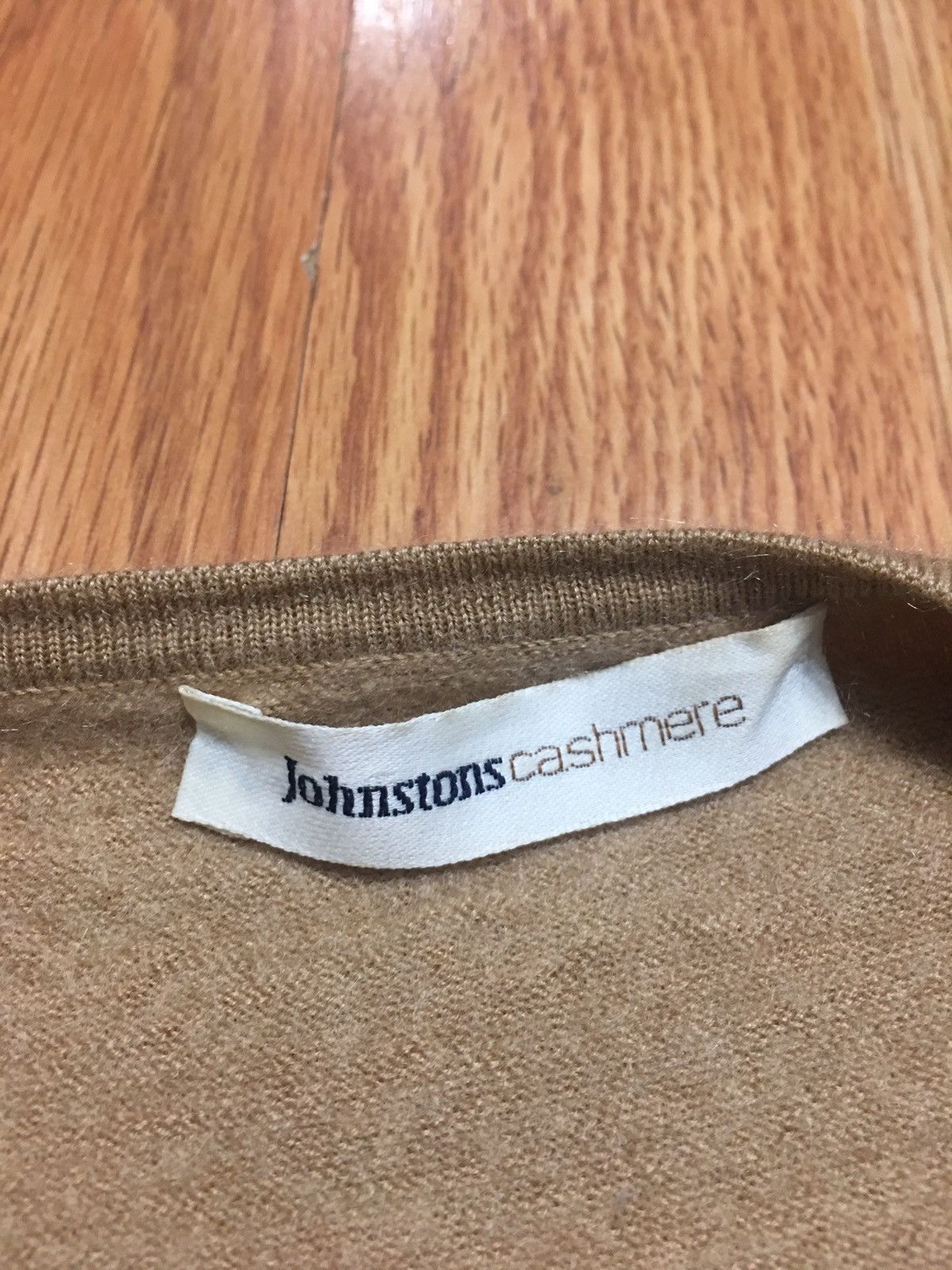 Johnstons Of Elgin Johnstons of Elgin Cashmere Beige Sweater Jumper Size M Size M / US 6-8 / IT 42-44 - 6 Thumbnail