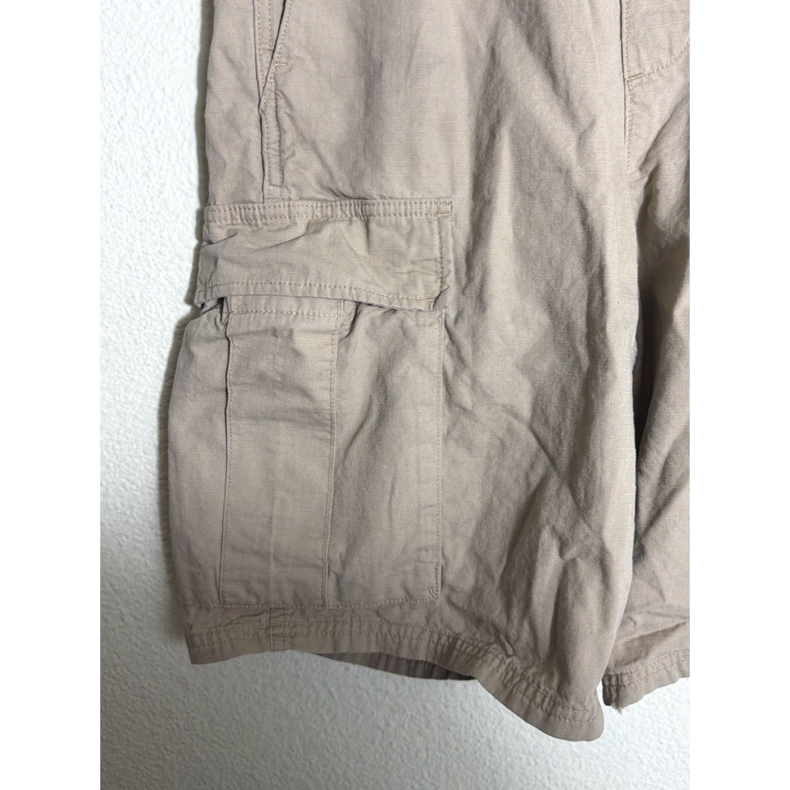 Gap VINTAGE? Gap Ripstop Cargo Shorts Beige Mens M 30x10 Drawstring Regular Beige Cargo shorts Gap Mens M 30x10 Drawstring Ripstop washed khaki Size US 31 - 4 Thumbnail