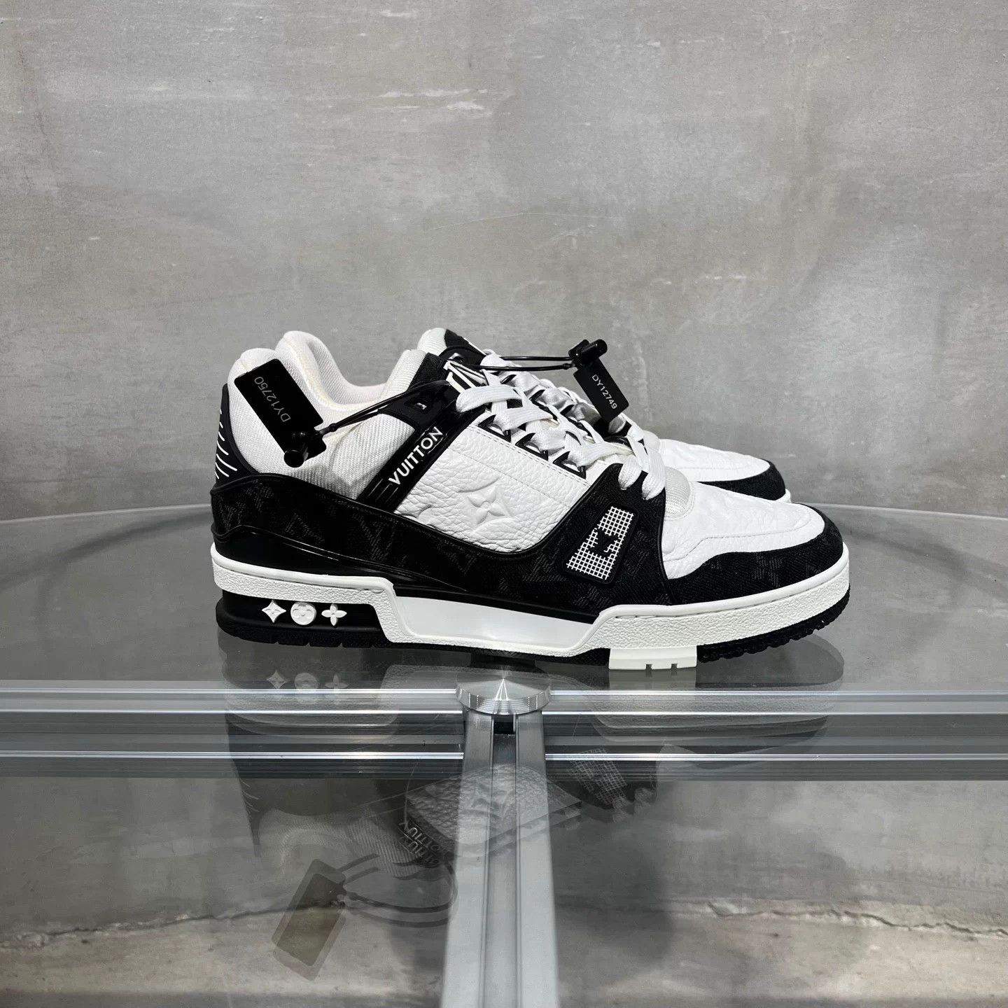 Louis Vuitton LV Trainer black white denim UK6.5 40.5 Size US 7.5 / EU 40-41 - 4 Thumbnail