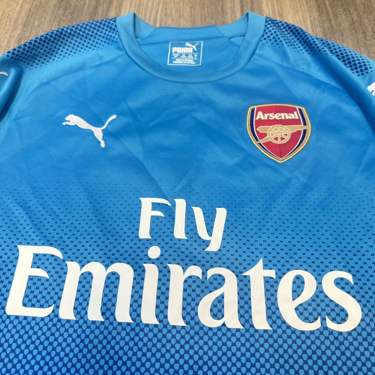 Puma Arsenal 17/18 away shirt #9 Lacazette Size US S / EU 44-46 / 1 - 3 Thumbnail
