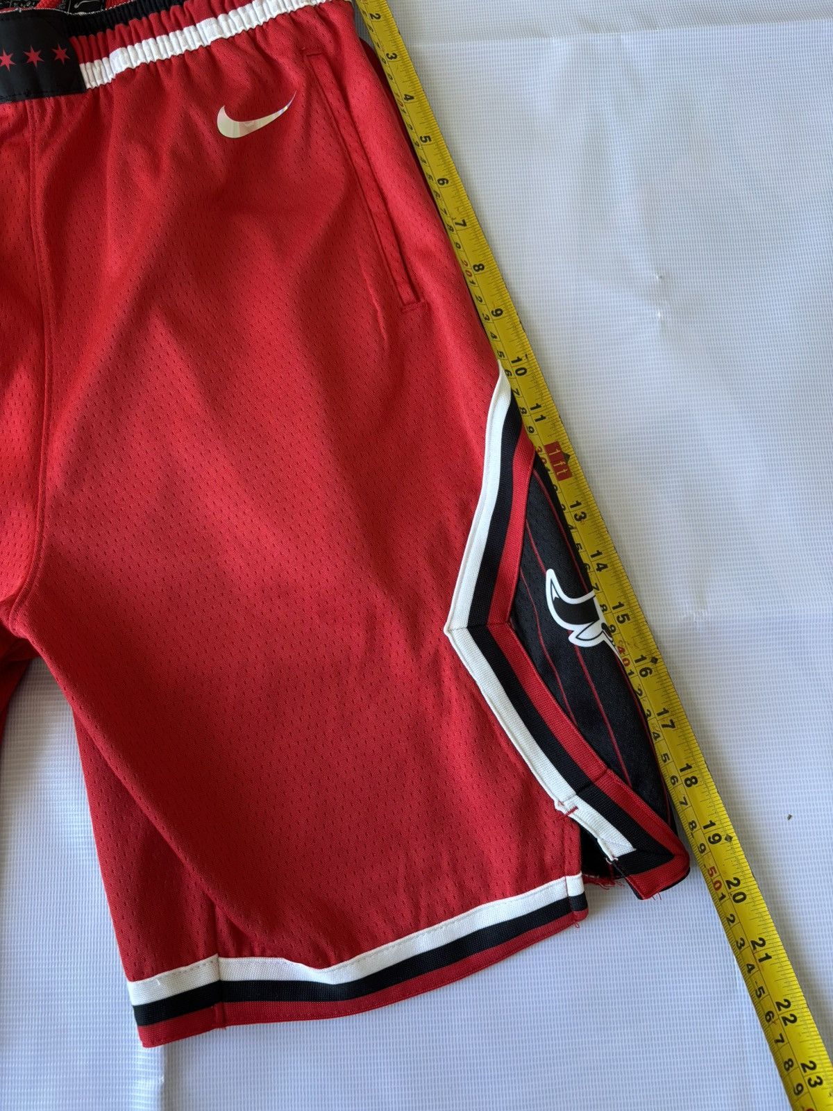 NBA Chicago Bulls Nike NBA shorts - large (more like medium) Size US 32 / EU 48 - 5 Thumbnail