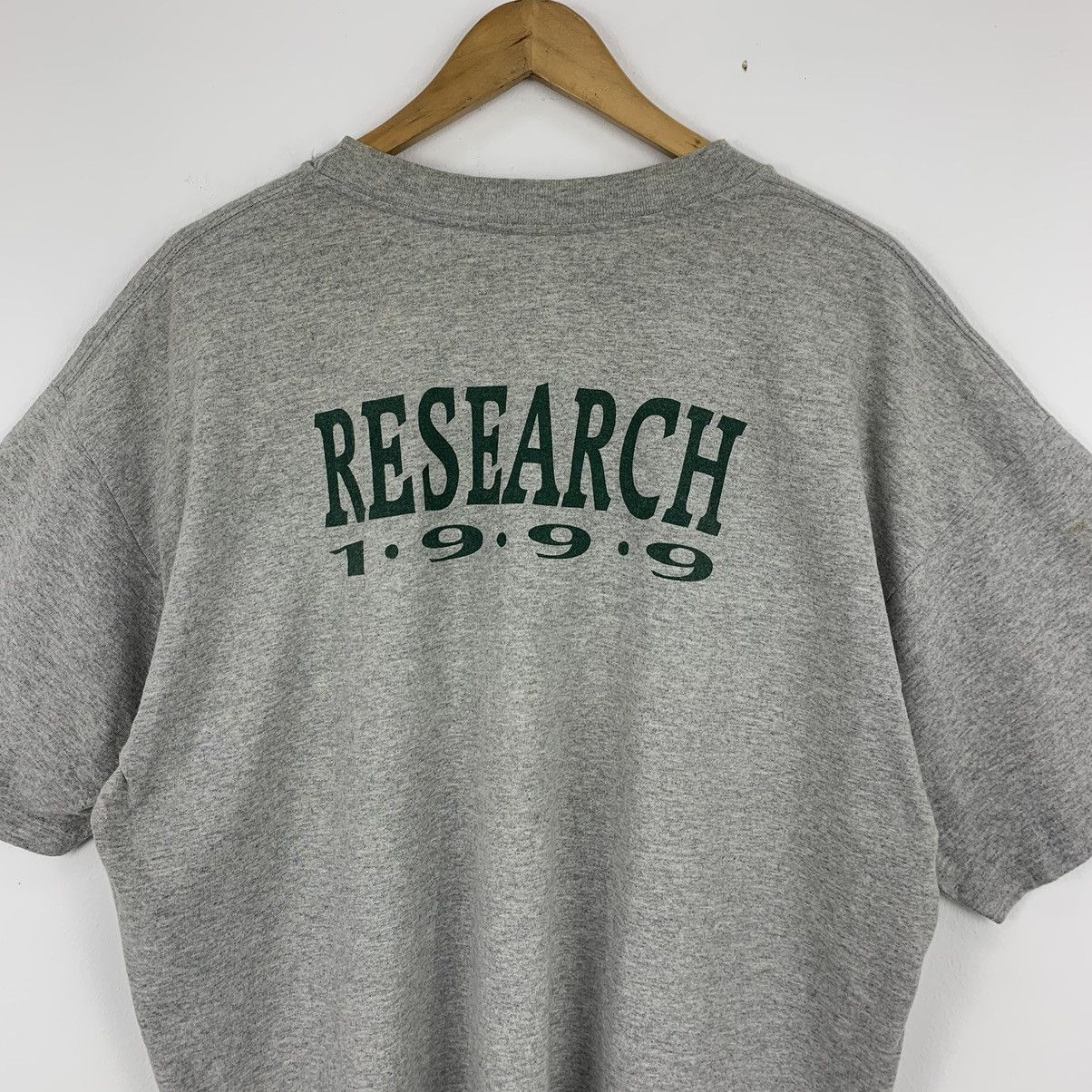 Vintage Vintage 90’s University of Saskatchewan T-Shirt Size US XL / EU 56 / 4 - 3 Thumbnail