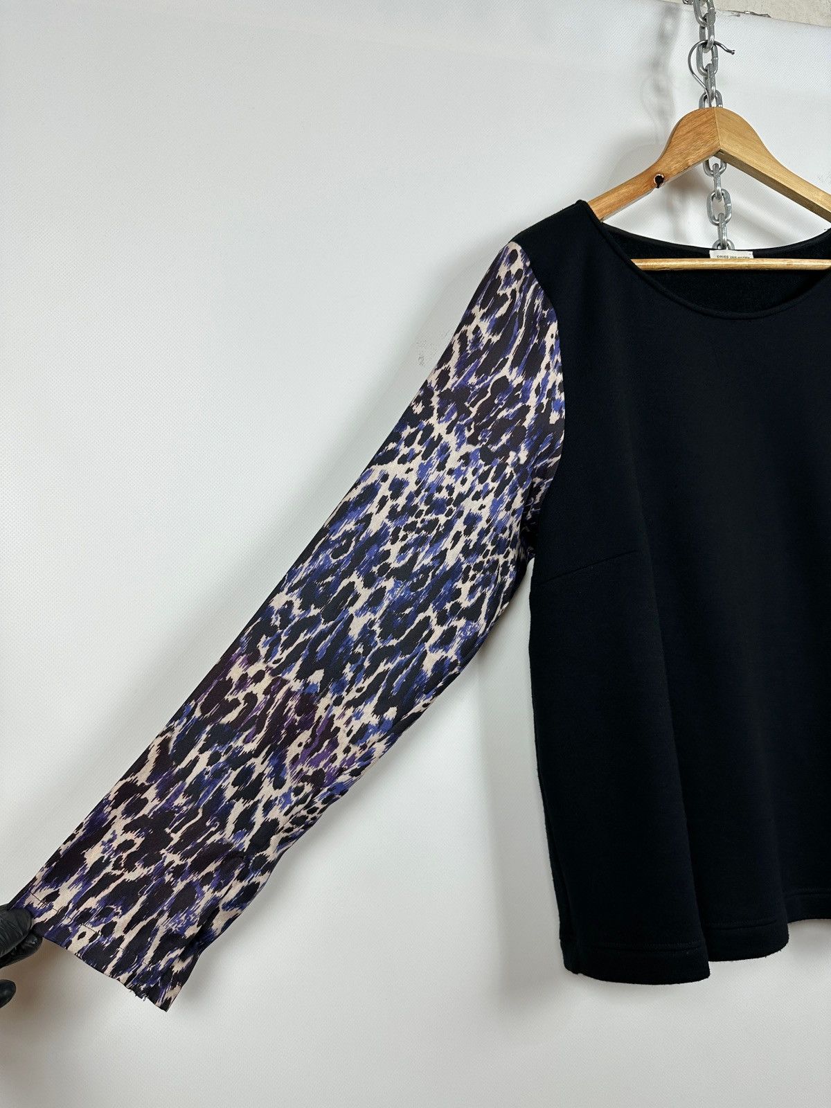 Dries Van Noten Dries Van Noten Black Wool / Leopard Silk Sleeve Sweater Size M / US 6-8 / IT 42-44 - 11 Thumbnail