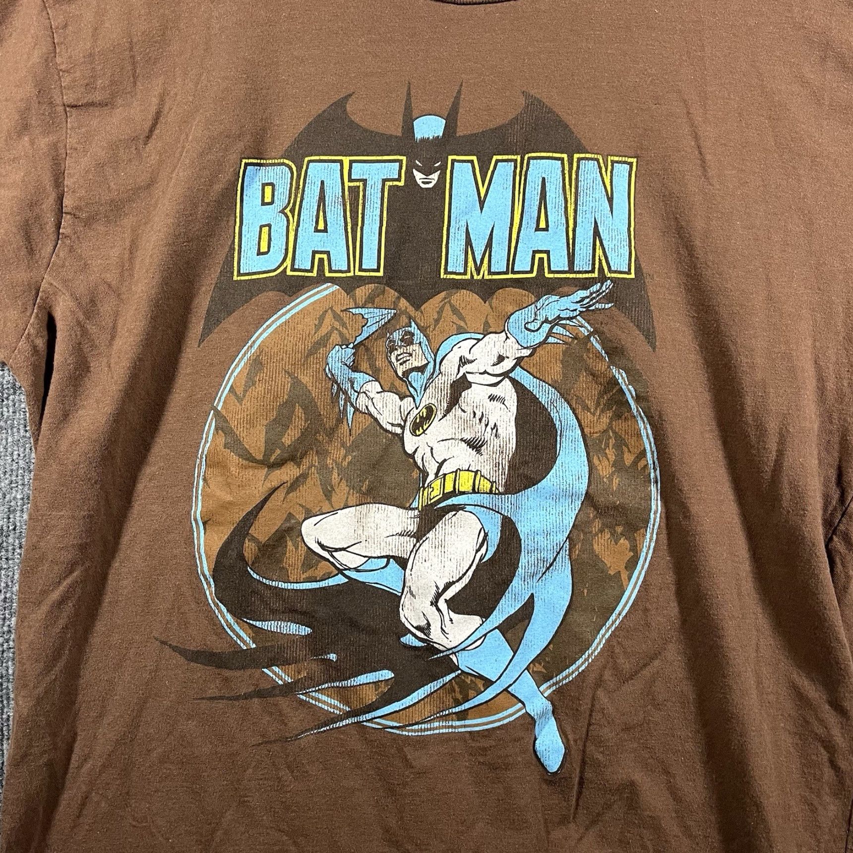 DC Comics VINTAGE Batman Graphic T-Shirt Mens XL Brown Crew Neck Short Sleeve Size US XL / EU 56 / 4 - 2 Thumbnail