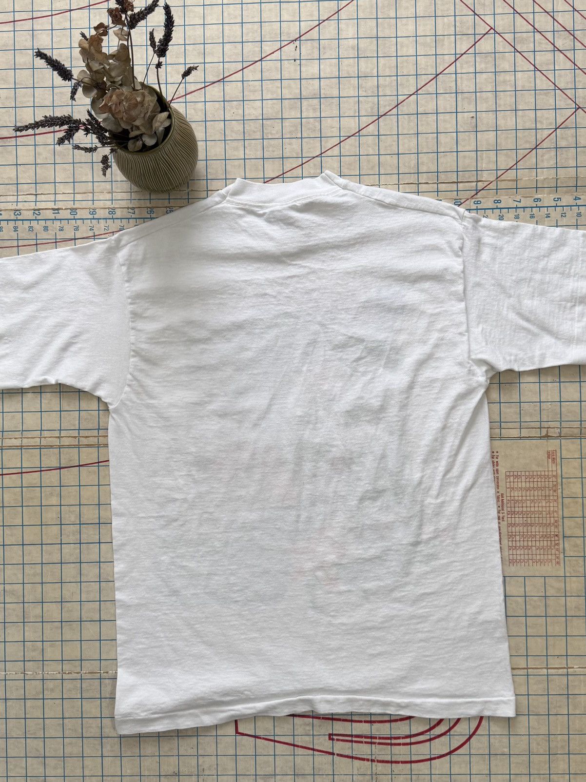 Vintage Vintage Legend of The Sea Animal Graphic Tee Size Large Whit Size US L / EU 52-54 / 3 - 8 Thumbnail