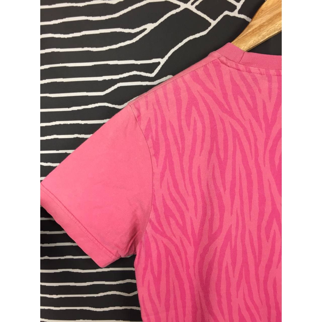 Anime × Japanese Brand × Uniqlo Uniqlo X One Piece Donquixote Doflamingo Anime Manga Tee Size US M / EU 48-50 / 2 - 11 Thumbnail