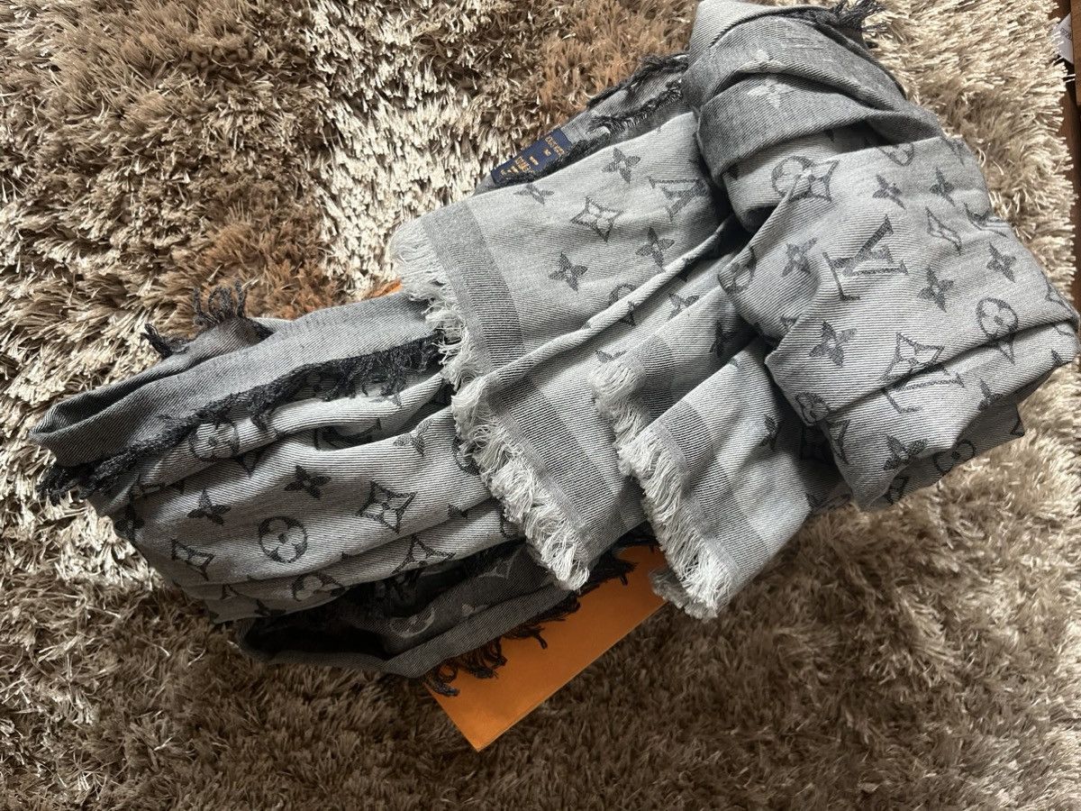 Louis Vuitton Louis Vuitton Monogram Scarf Size ONE SIZE - 4 Thumbnail