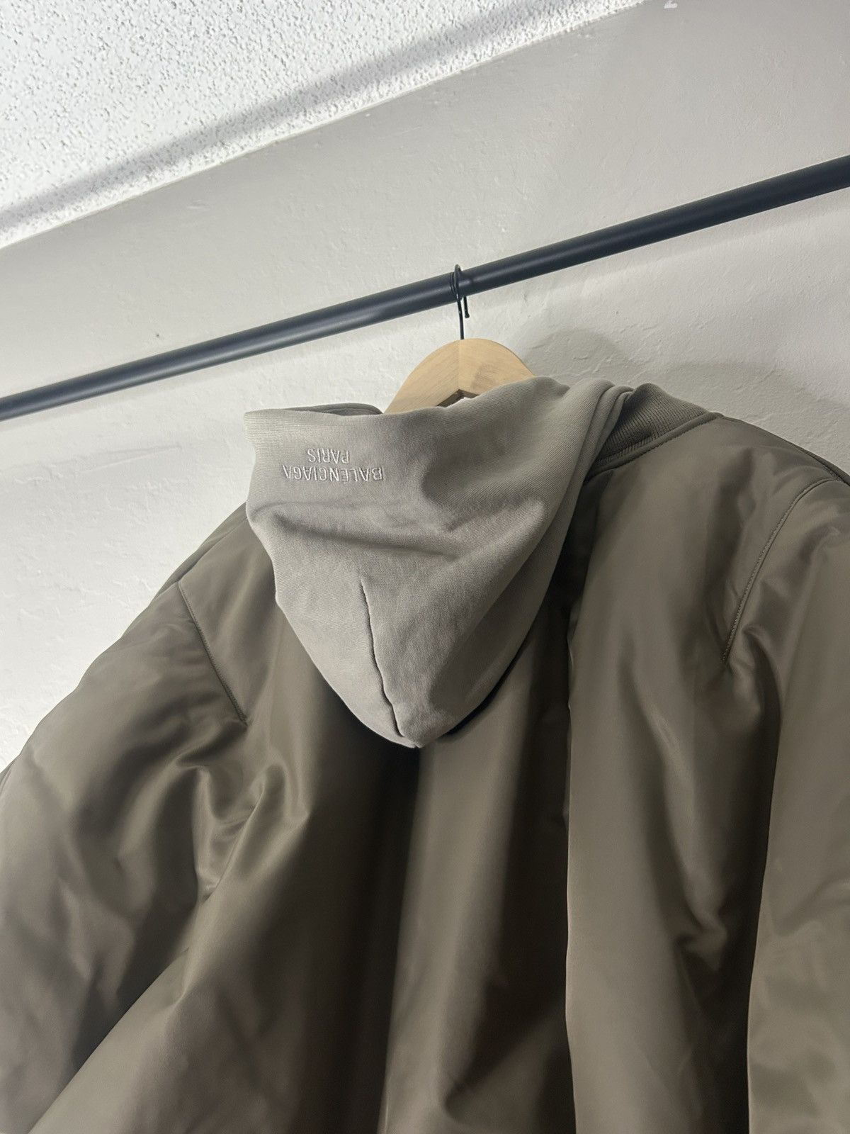 Balenciaga Balenciaga Beige All in one Bomber Size US M / EU 48-50 / 2 - 4 Thumbnail