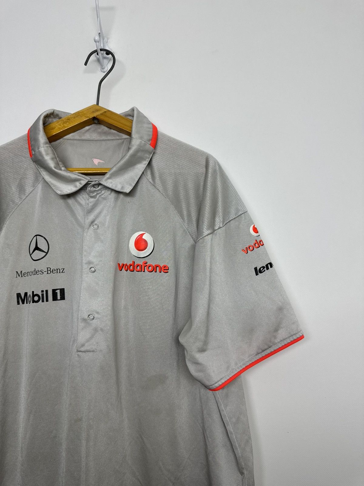 Mercedes-Benz Mercedes McLaren Vodafon racing vintage t-shirts Size US XL / EU 56 / 4 - 8 Thumbnail