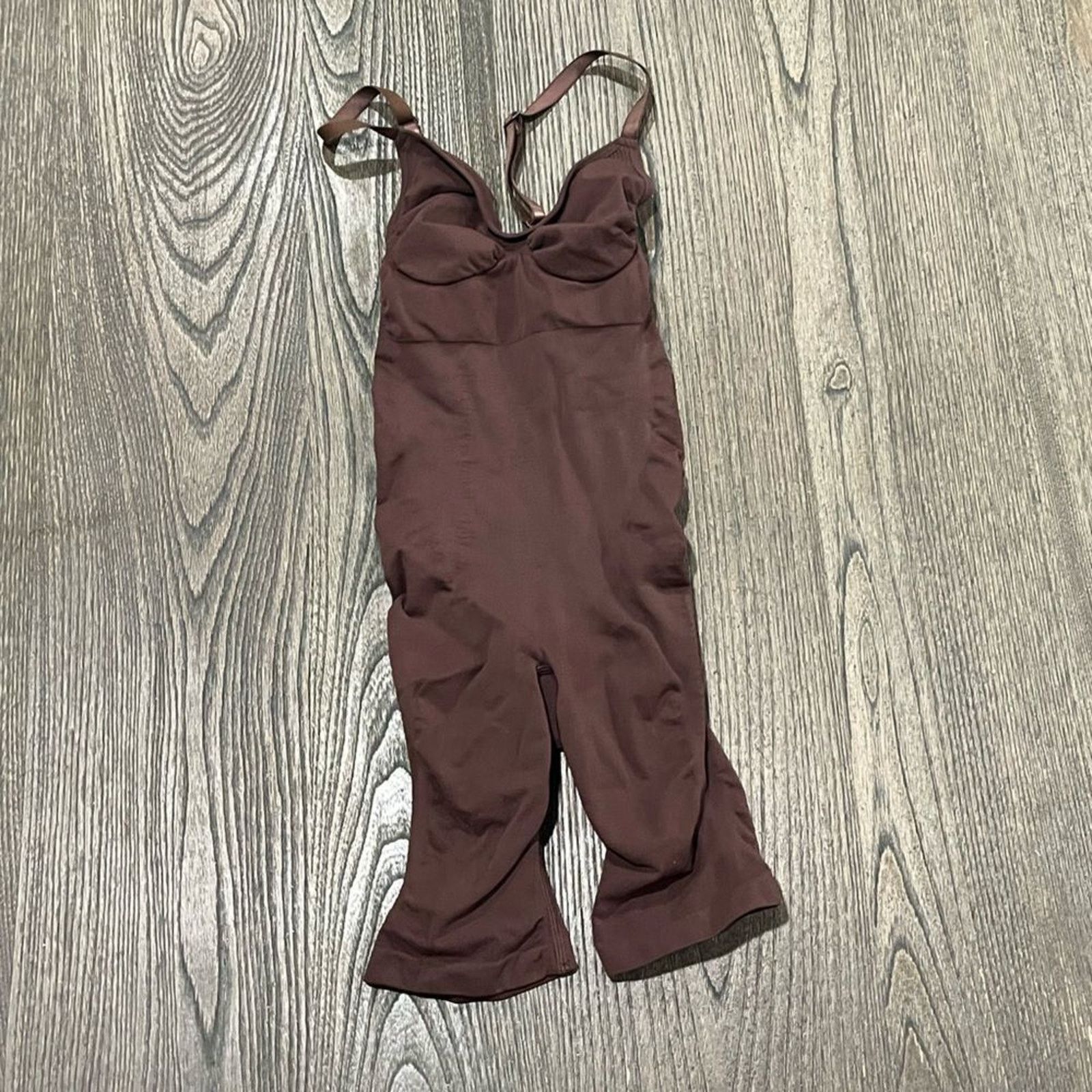 SKIMS NWOT Skims Sculpting Bodysuit Mid Thigh - Size S/M Size S / US 4 / IT 40 - 1 Thumbnail