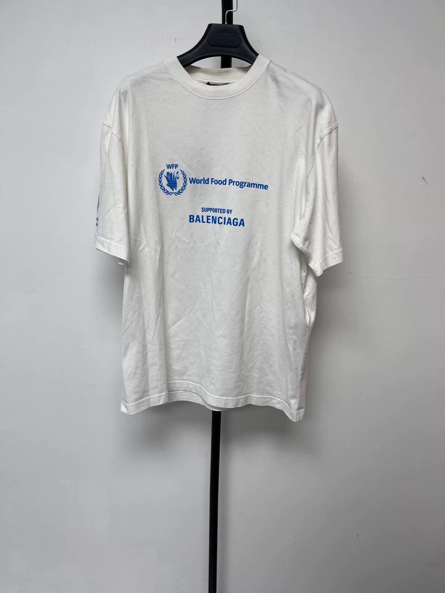 Balenciaga Balenciaga x WFP Logo T-Shirt for Women Size XS / US 0-2 / IT 36-38 - 1 Thumbnail