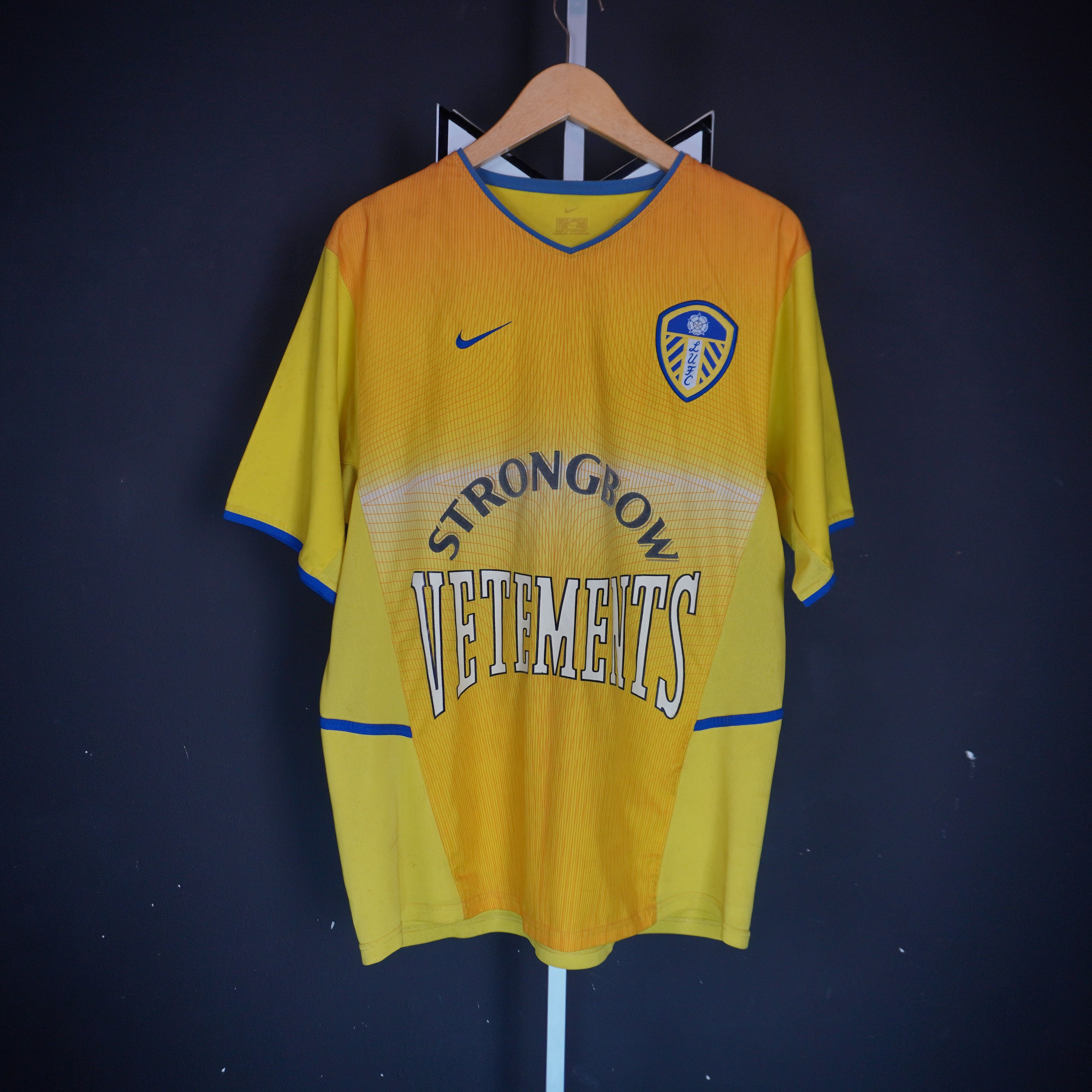 Nike Jersey Leeds United 2002/2003 X Vetements Tribute Issue Size US L / EU 52-54 / 3 - 1 Thumbnail