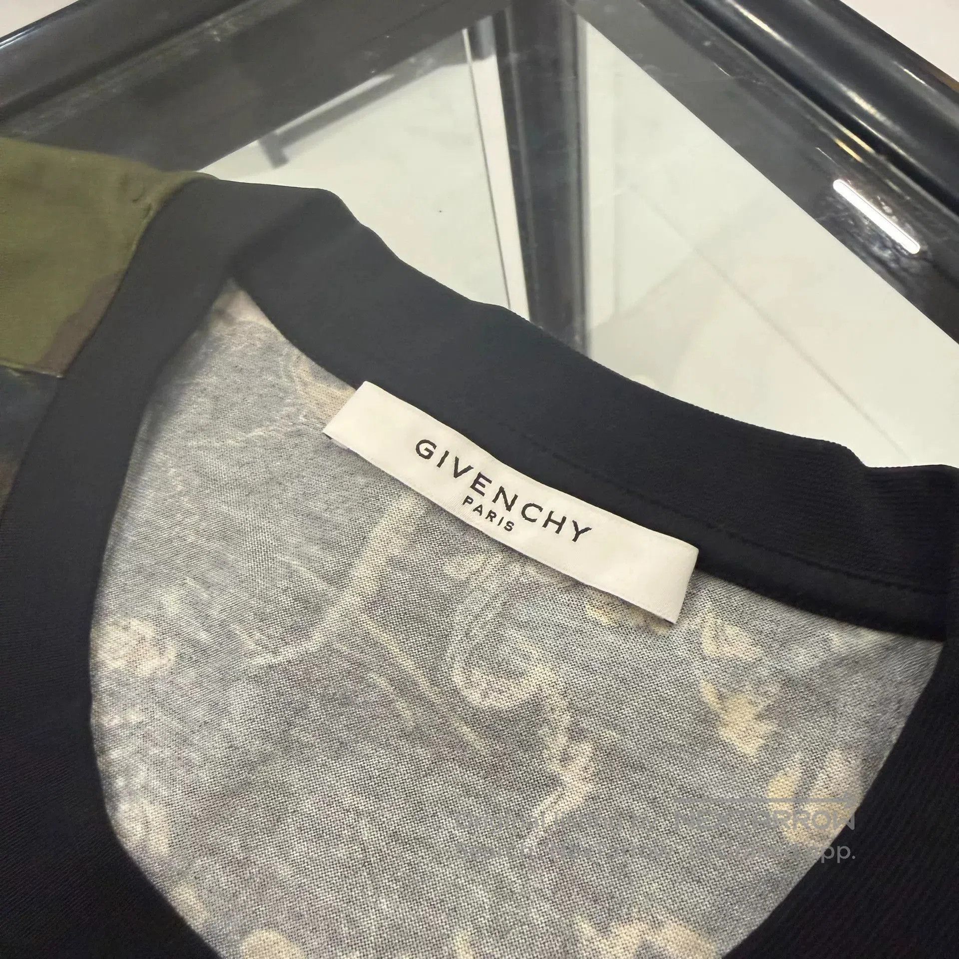 Givenchy Givenchy Graffiti Short-Sleeve. Size US XXL / EU 58 / 5 - 4 Thumbnail