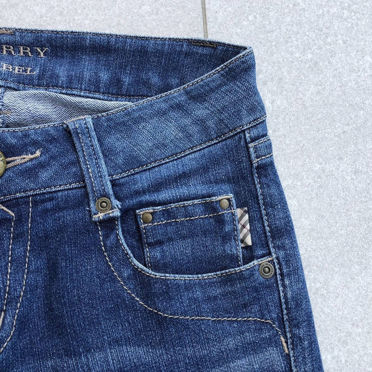 Burberry Burberry Blue Label Stretchable 3 Quarter Denim Pants Size 28" / US 6 / IT 42 - 8 Thumbnail