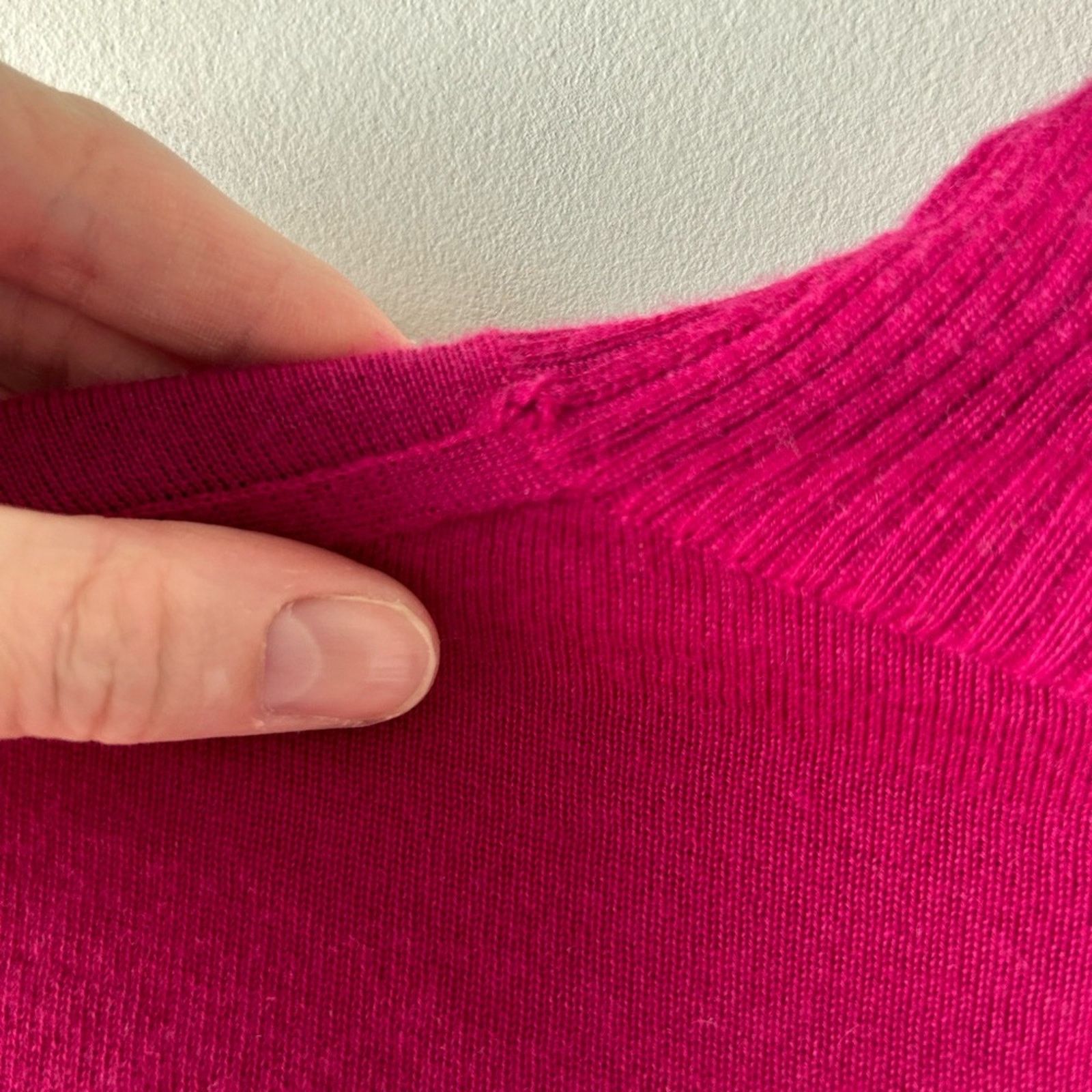 Gucci Gucci fuchsia short sleeve cashmere turtleneck SMALL (AS IS) Size S / US 4 / IT 40 - 7 Thumbnail