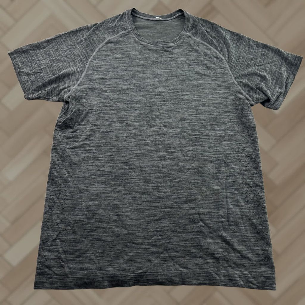 Lululemon Lululemon Metal Vent Tech Short Sleeve Shirt Men's L Gray T-Shirt Athletic Running & Gym Breathable Lightweight Size US L / EU 52-54 / 3 - 1 Thumbnail