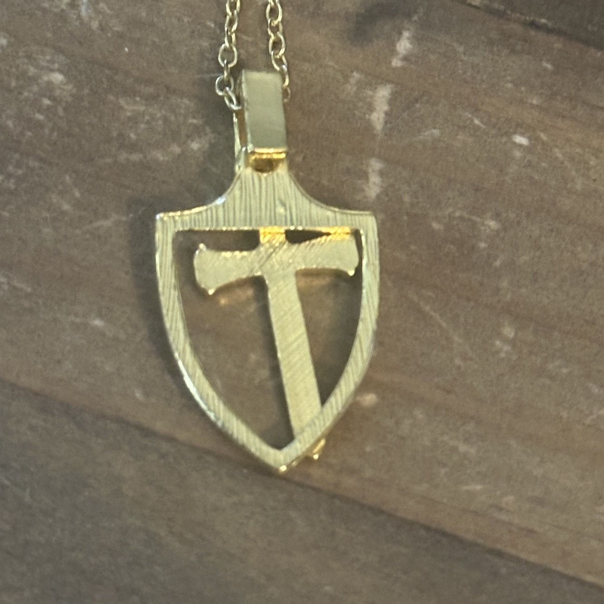 Other Gold tone sword cross shield pendant necklace Size ONE SIZE - 5 Thumbnail