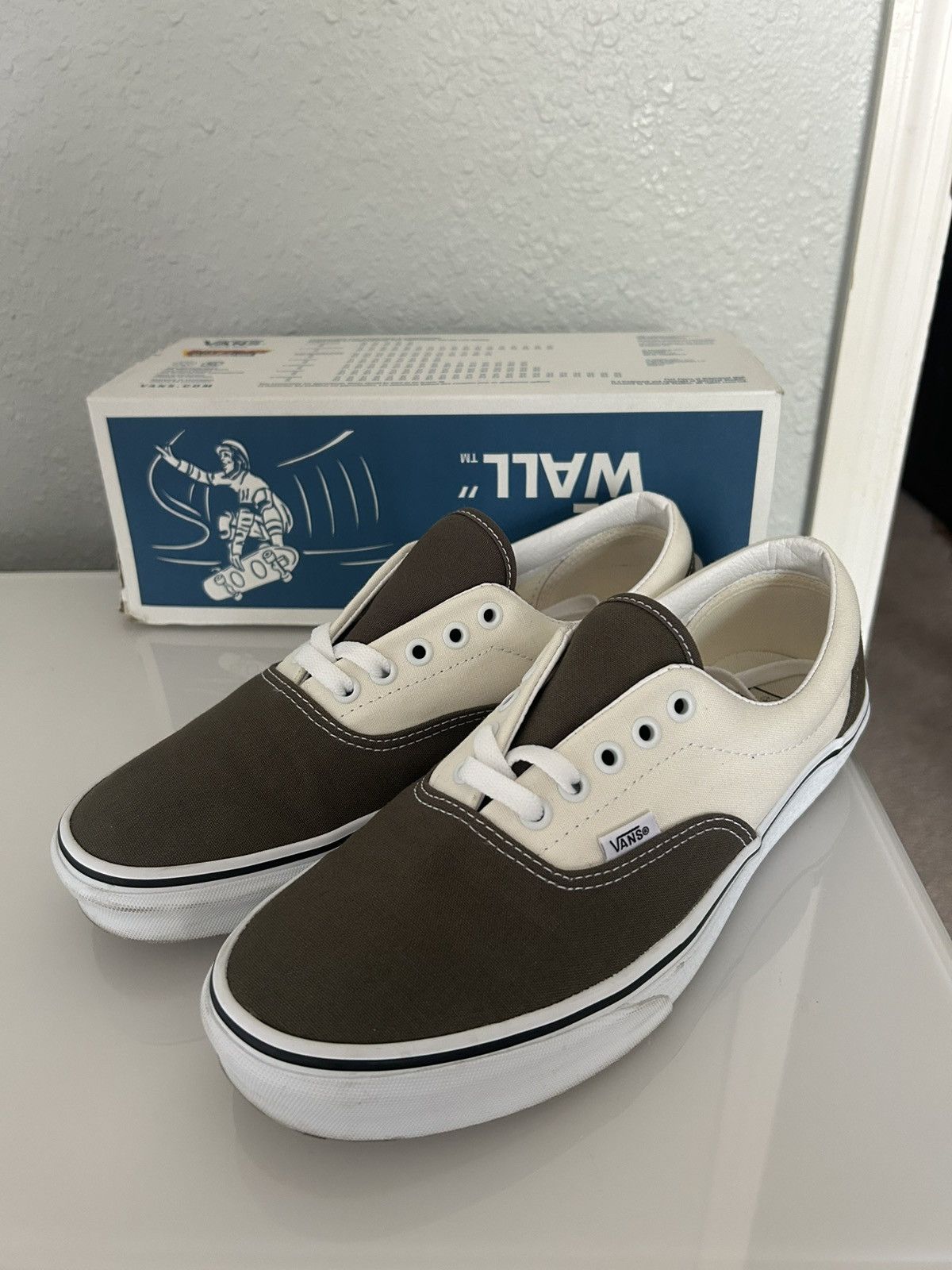 Vans Vans Era Green/Cream Size US 10 / EU 43 - 1 Thumbnail
