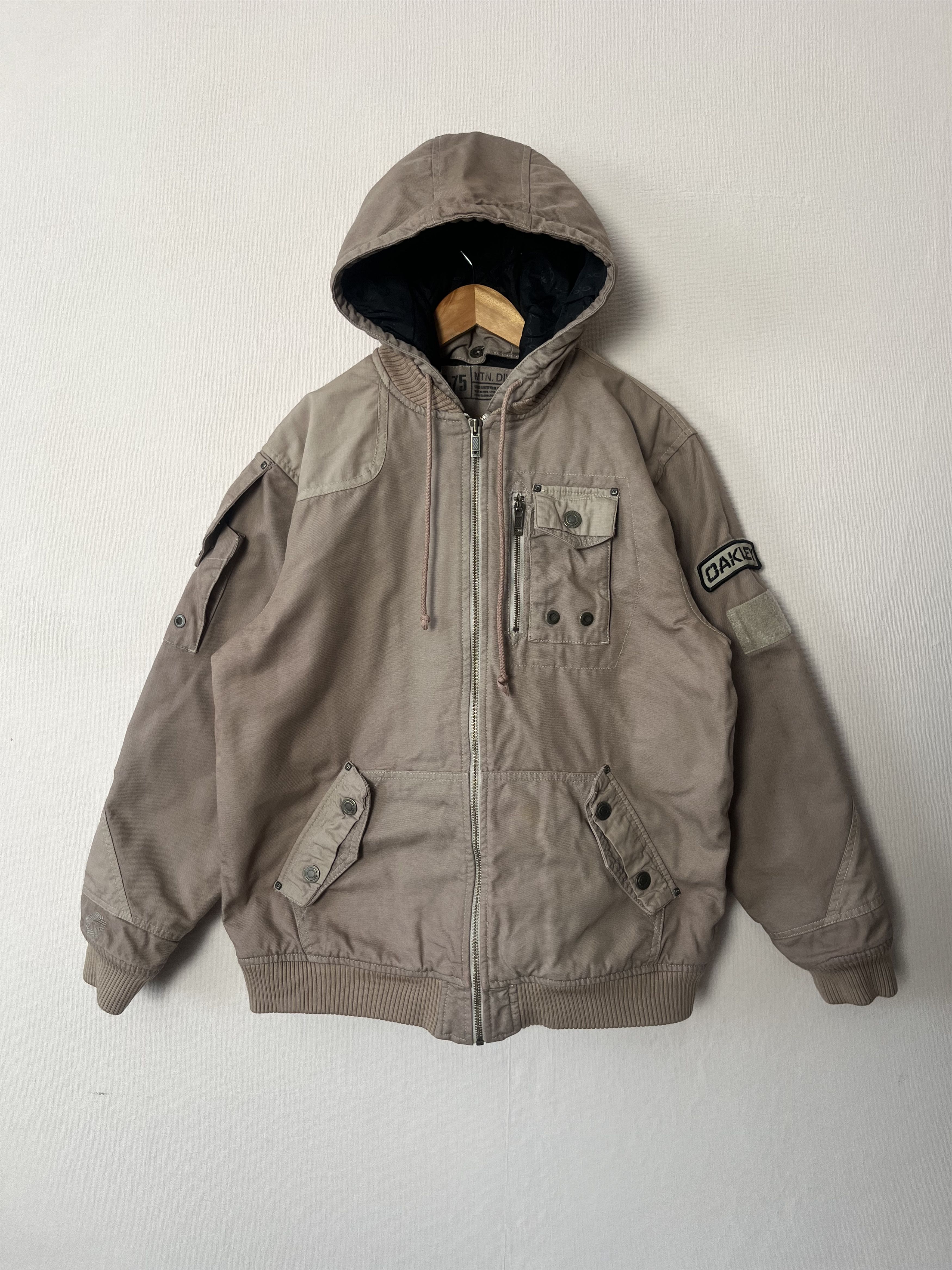 Oakley Vintage Oakley Y2K Hooded Bomber Jacket Military Pocket Size US M / EU 48-50 / 2 - 1 Thumbnail
