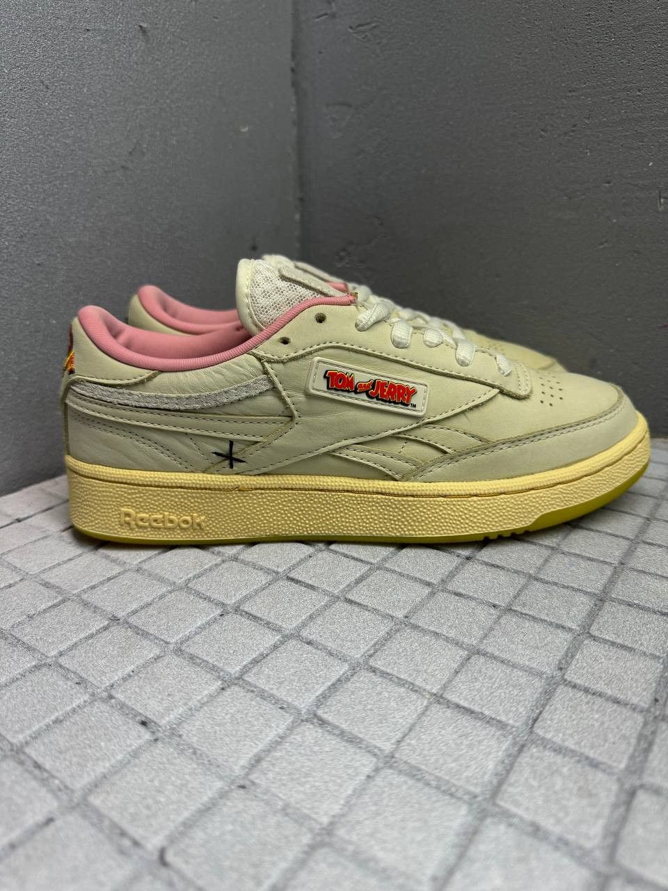 Reebok TOM AND JERRY x Reebok Size US 5.5 / EU 38 - 4 Thumbnail
