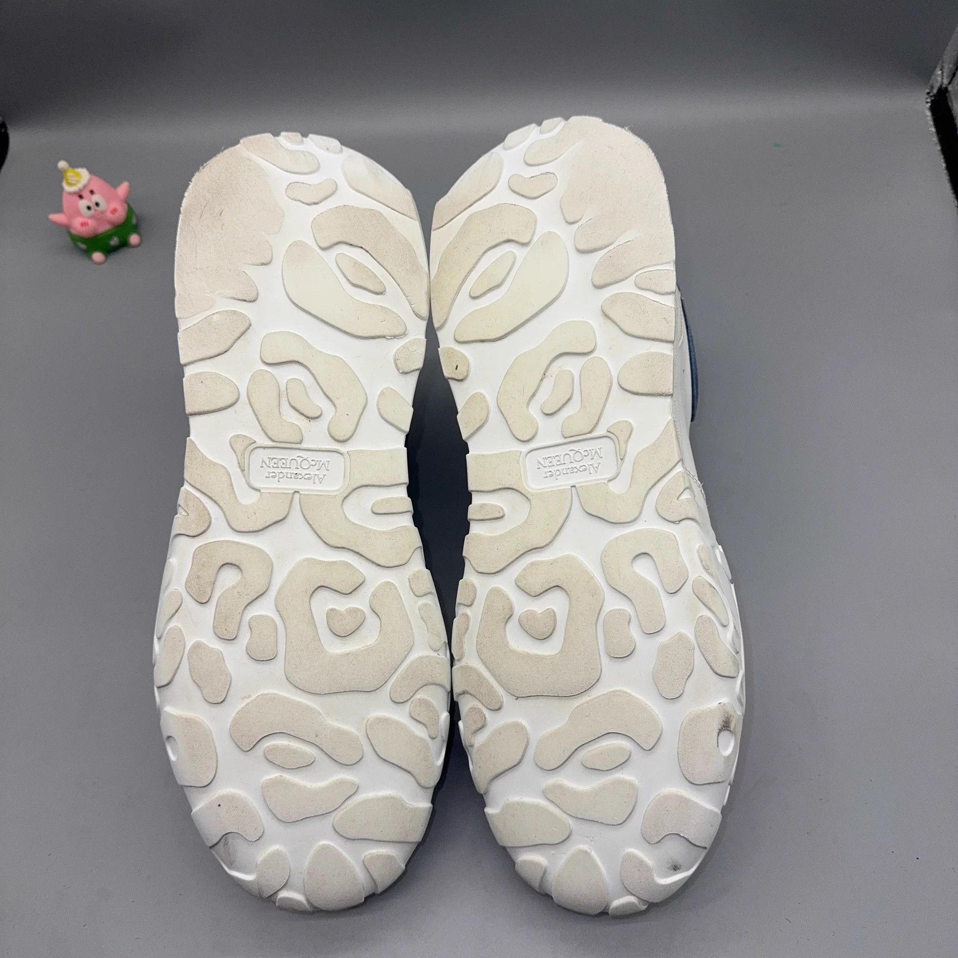 Alexander McQueen Alexander McQueen white blue toe 41 trainers Size US 8 / EU 41 - 4 Thumbnail