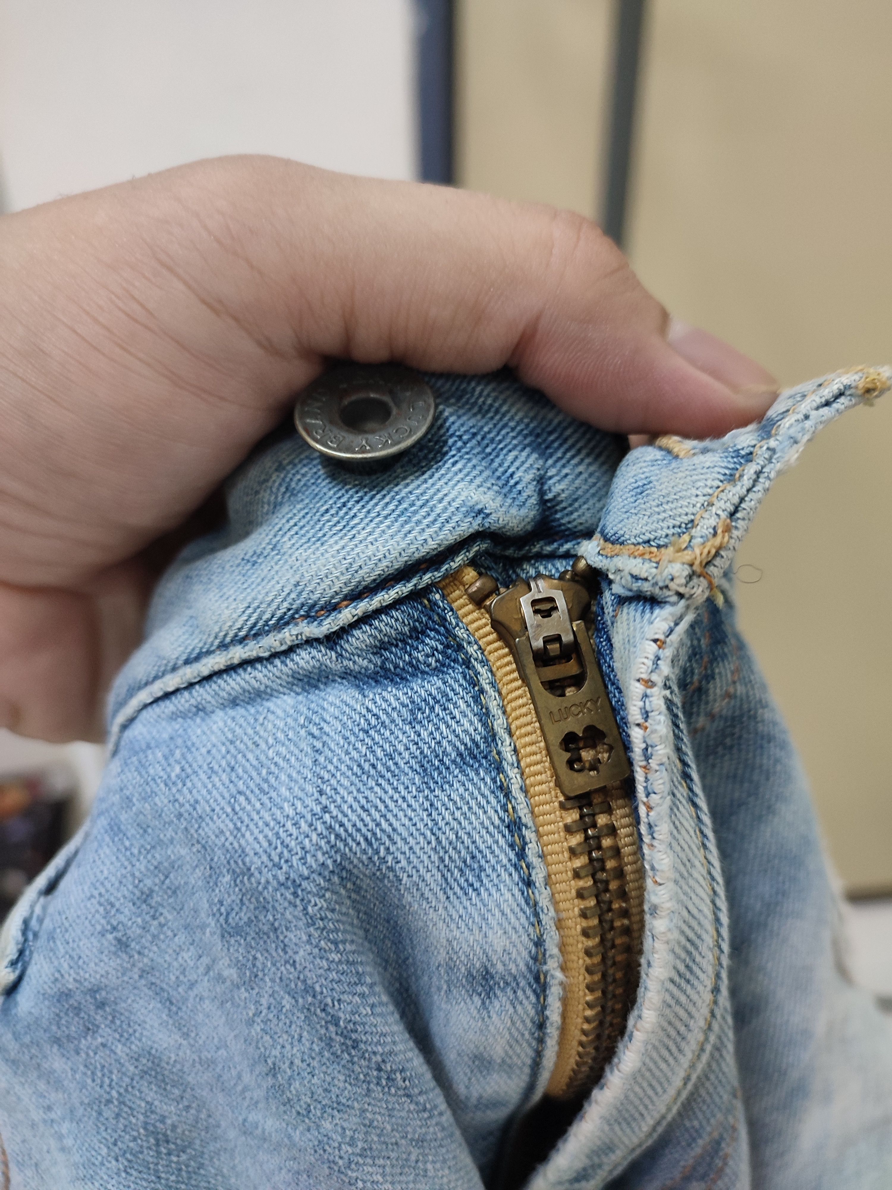Lucky Brand VINTAGE LUCKY BRAND 181 RELAXED STRAIGHT DENIM Size US 35 - 4 Thumbnail