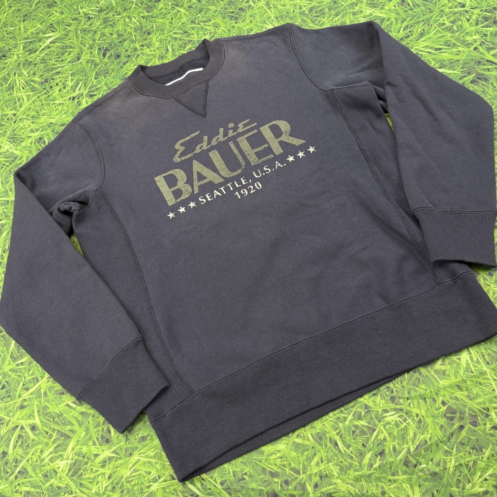 Eddie Bauer Eddie Bauer Sweatshirt Mens Medium Black Crewneck Seattle USA 1920 Logo Gray Graphic Print Pullover M Size US M / EU 48-50 / 2 - 2 Thumbnail