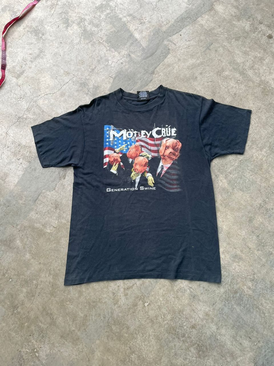 Band Tees Vintage 90s Motley Crue PIG Generation Swine band Tees Size US L / EU 52-54 / 3 - 1 Thumbnail