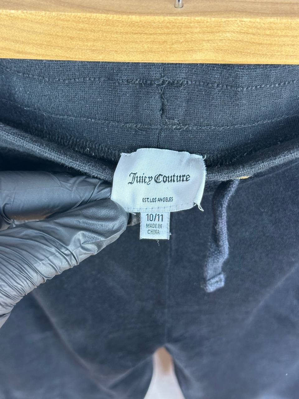 Juicy Couture Juicy Couture Velour Track Pants Y2K Rhinestone Logo Joggers Size 27" / US 4 / IT 40 - 9 Thumbnail