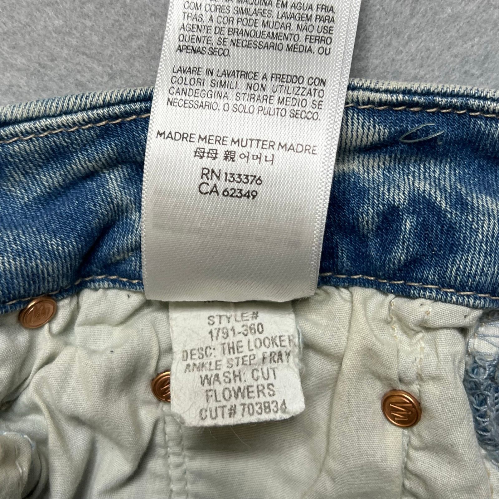 MOTHER MOTHER The Looker Ankle Step Fray Denim Shorts Women’s 26 Size 26" / US 2 / IT 38 - 4 Thumbnail
