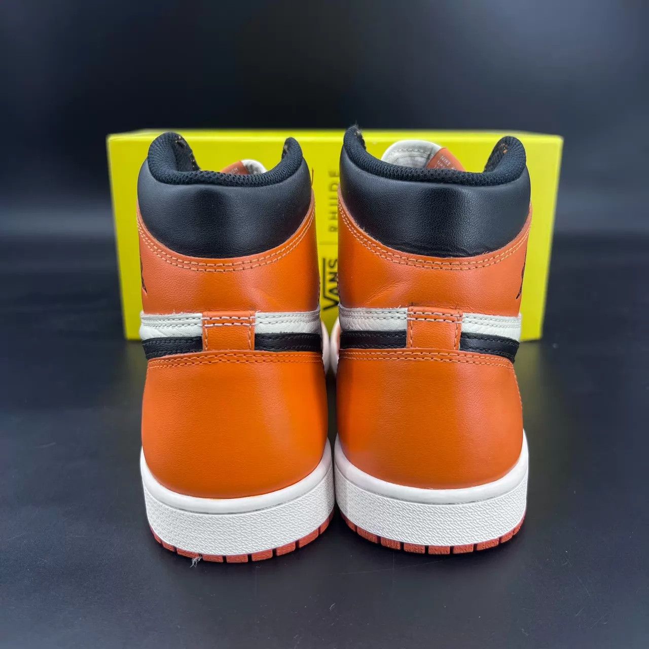 Nike AJ1 White/Orange Cracked 41 OG Box 1Worn Size US 8 / EU 41 - 8 Thumbnail
