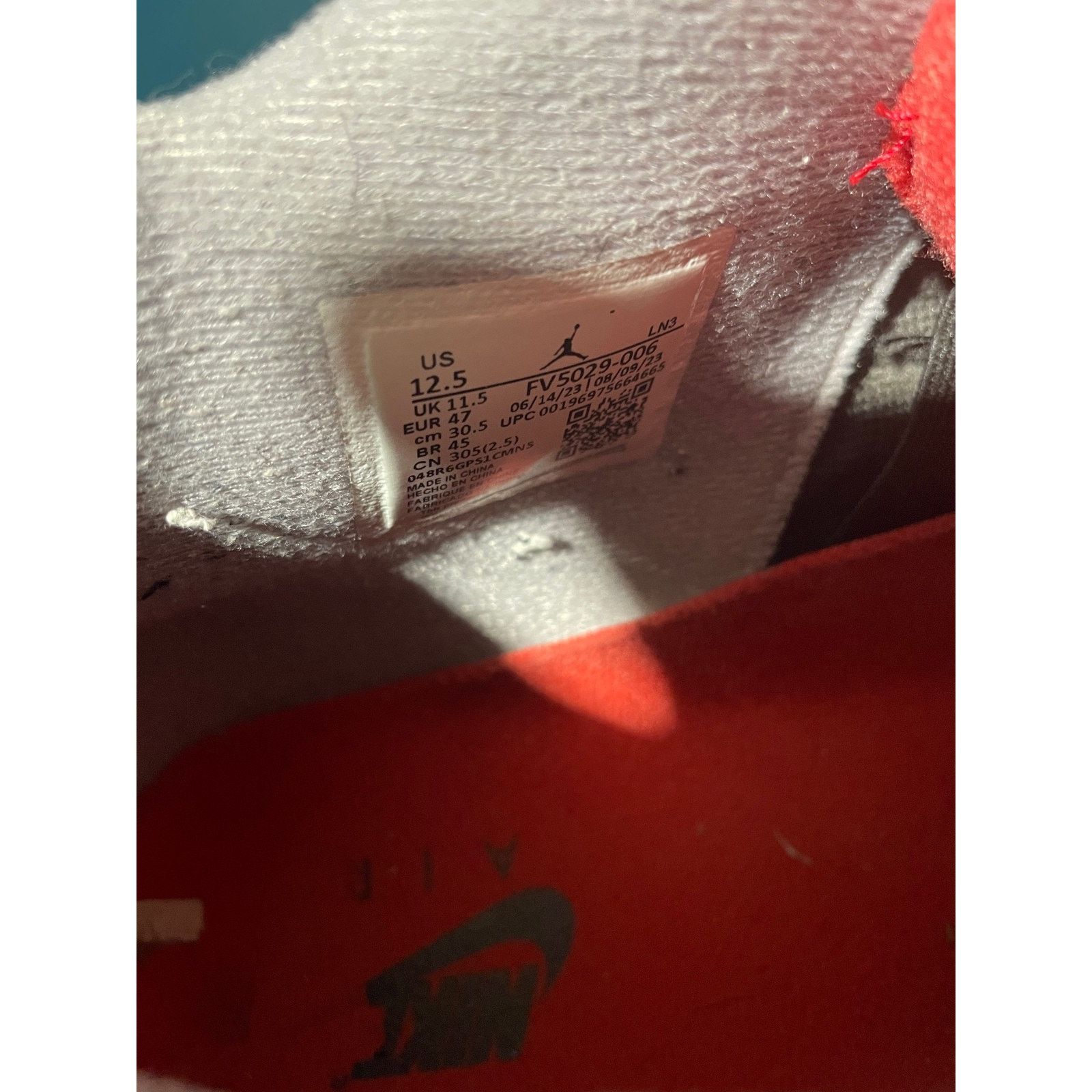 Nike JORDAN 4 RETRO BRED REIMAGINED SIZE 12.5 PREOWNED Size US 12.5 / EU 45-46 - 6 Thumbnail