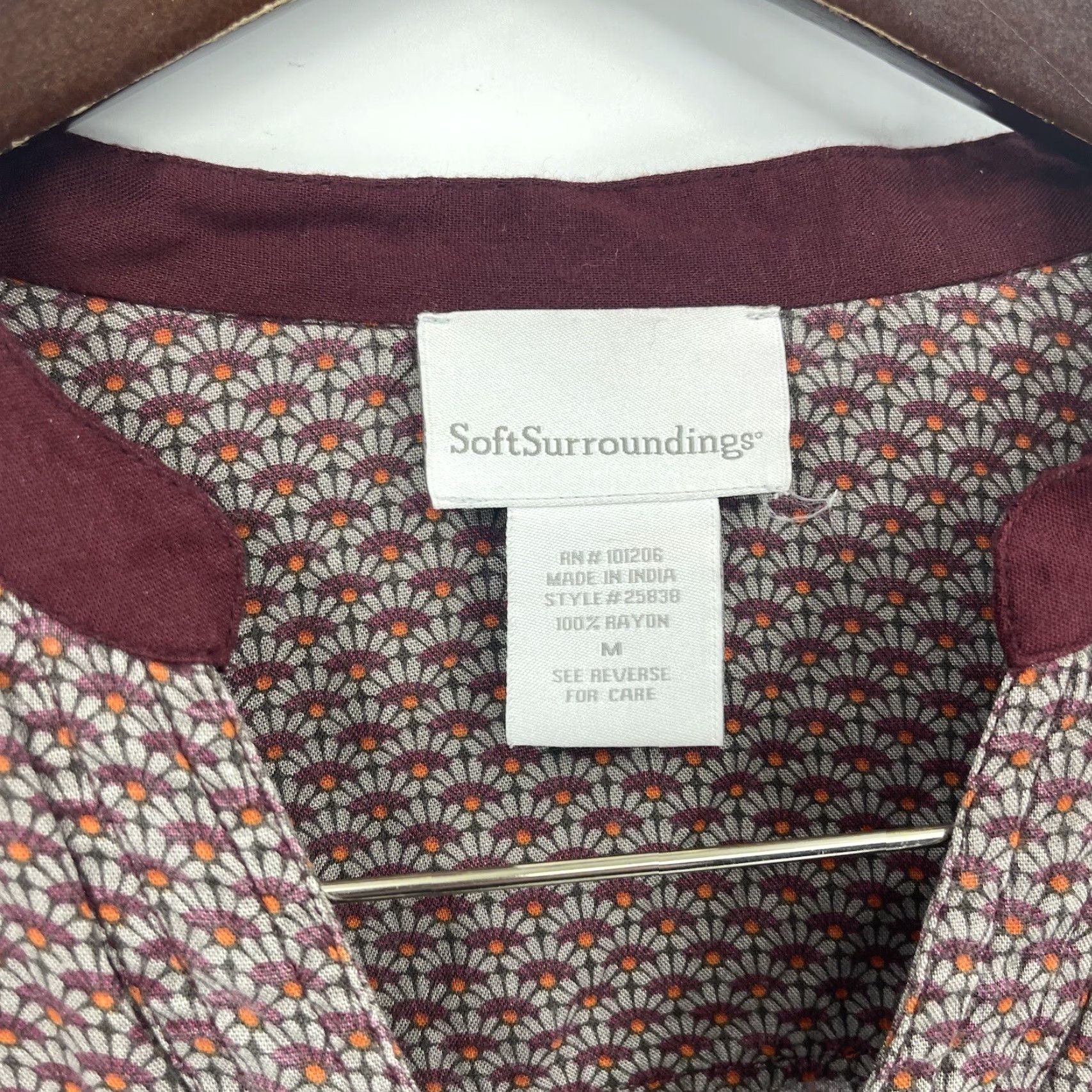 Soft Surroundings Soft Surroundings Button-Up Shirt Womens Medium Red Floral V-Neck Bohemian Classic All Seasons Womens Size M / US 6-8 / IT 42-44 - 7 Thumbnail