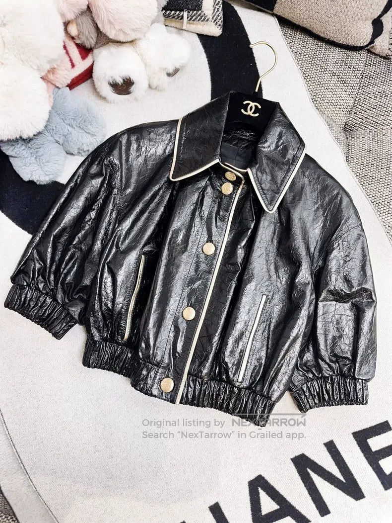 Chanel Chanel 22s black puff sleeve shiny short leather jacket Size XS / US 0-2 / IT 36-38 - 1 Thumbnail