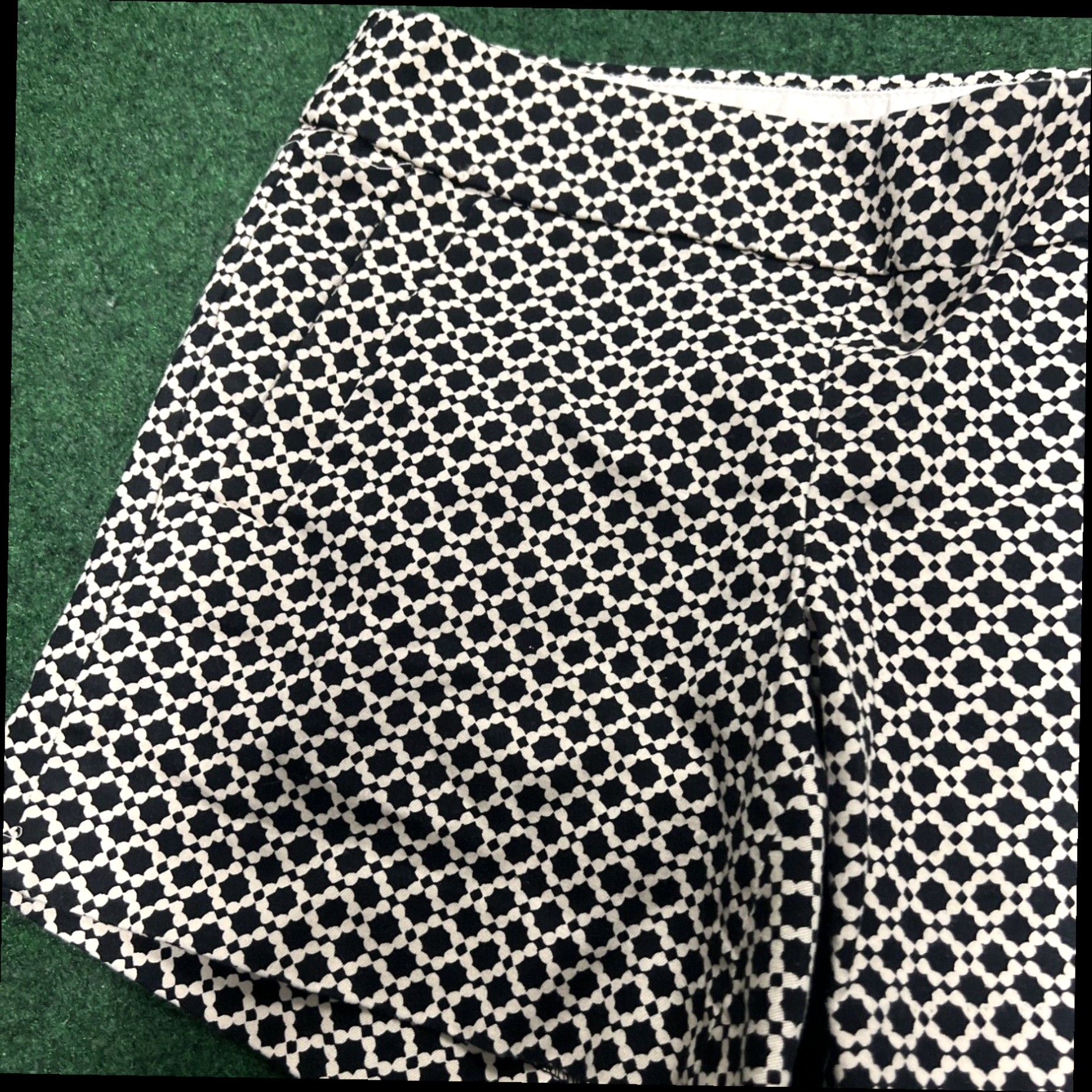 J.Crew J Crew 3" Chino Shorts Black/White Geometric Print Stretch Women's Size 0 Size 25" / US 0 / IT 36 - 2 Thumbnail