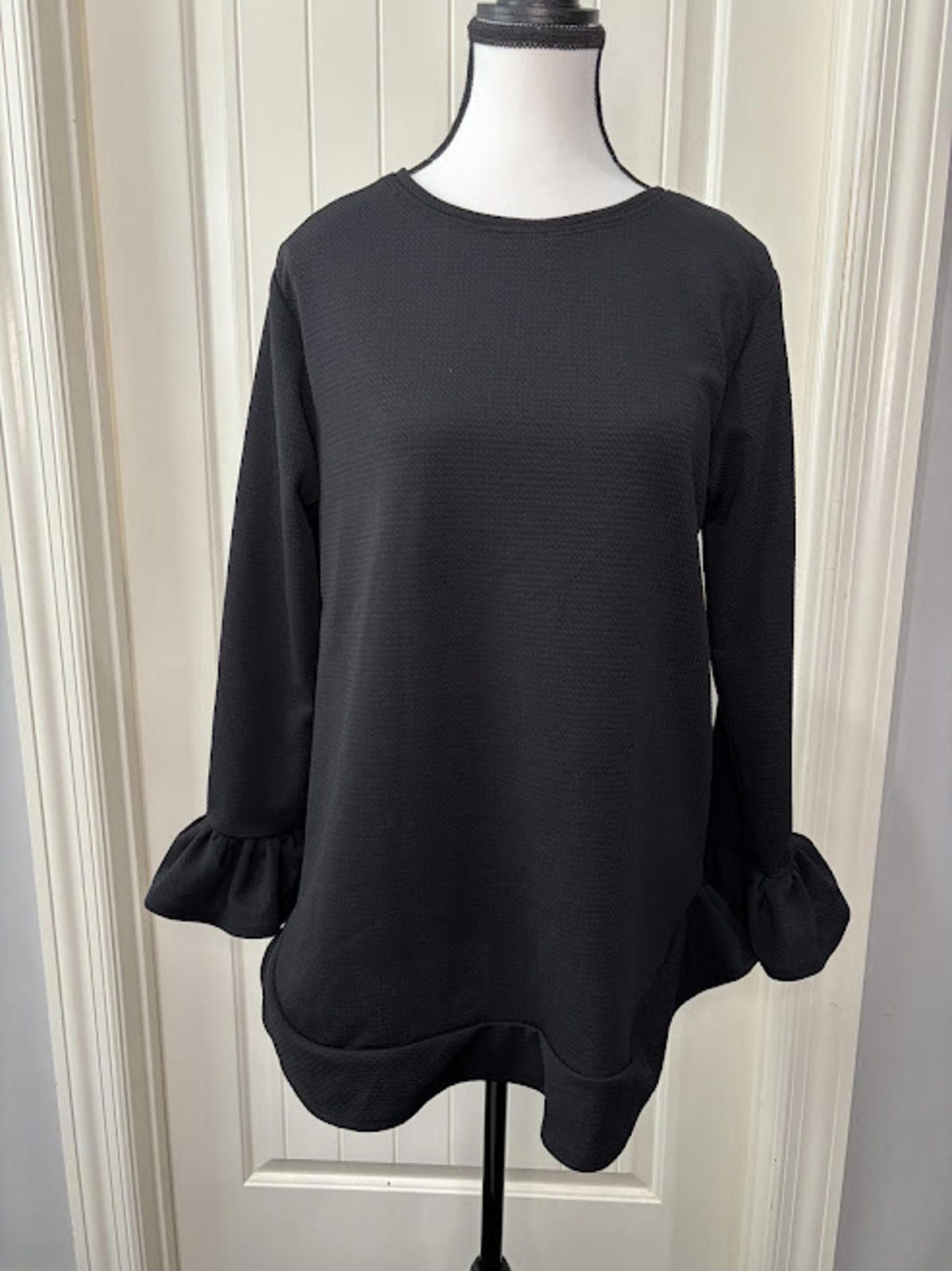 Other 33. Shane Lee, Inc Black Ruffle Tunic Medium NWOT Size M / US 6-8 / IT 42-44 - 1 Thumbnail