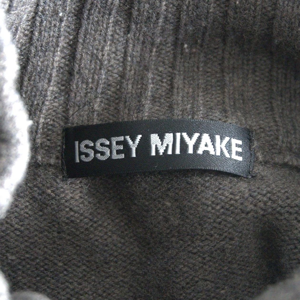 Issey Miyake ISSEY MIYAKE Turtle-neck Wool Sweater Gray Size 2 Mens Pullover Casual Wool Sweater Size US XS / EU 42 / 0 - 3 Thumbnail