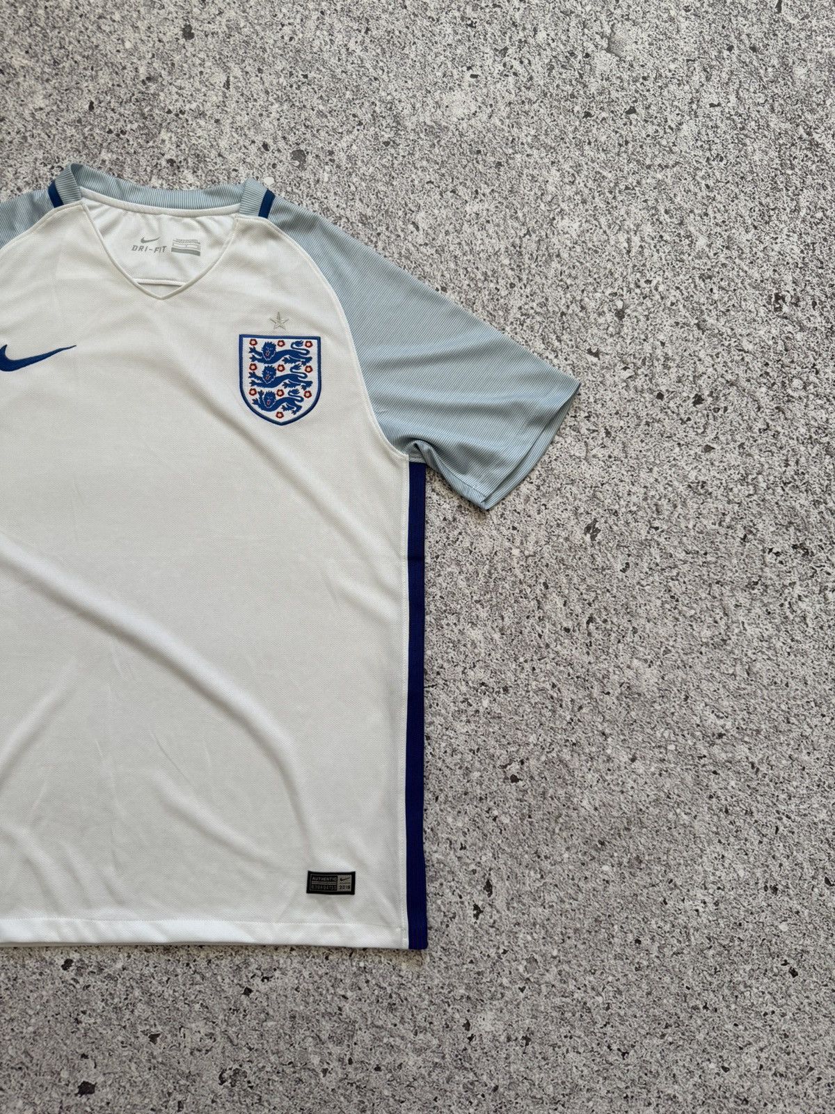 Nike × Vintage Vintage Nike Home 2016 England Football Soccer Jersey Size US S / EU 44-46 / 1 - 4 Thumbnail