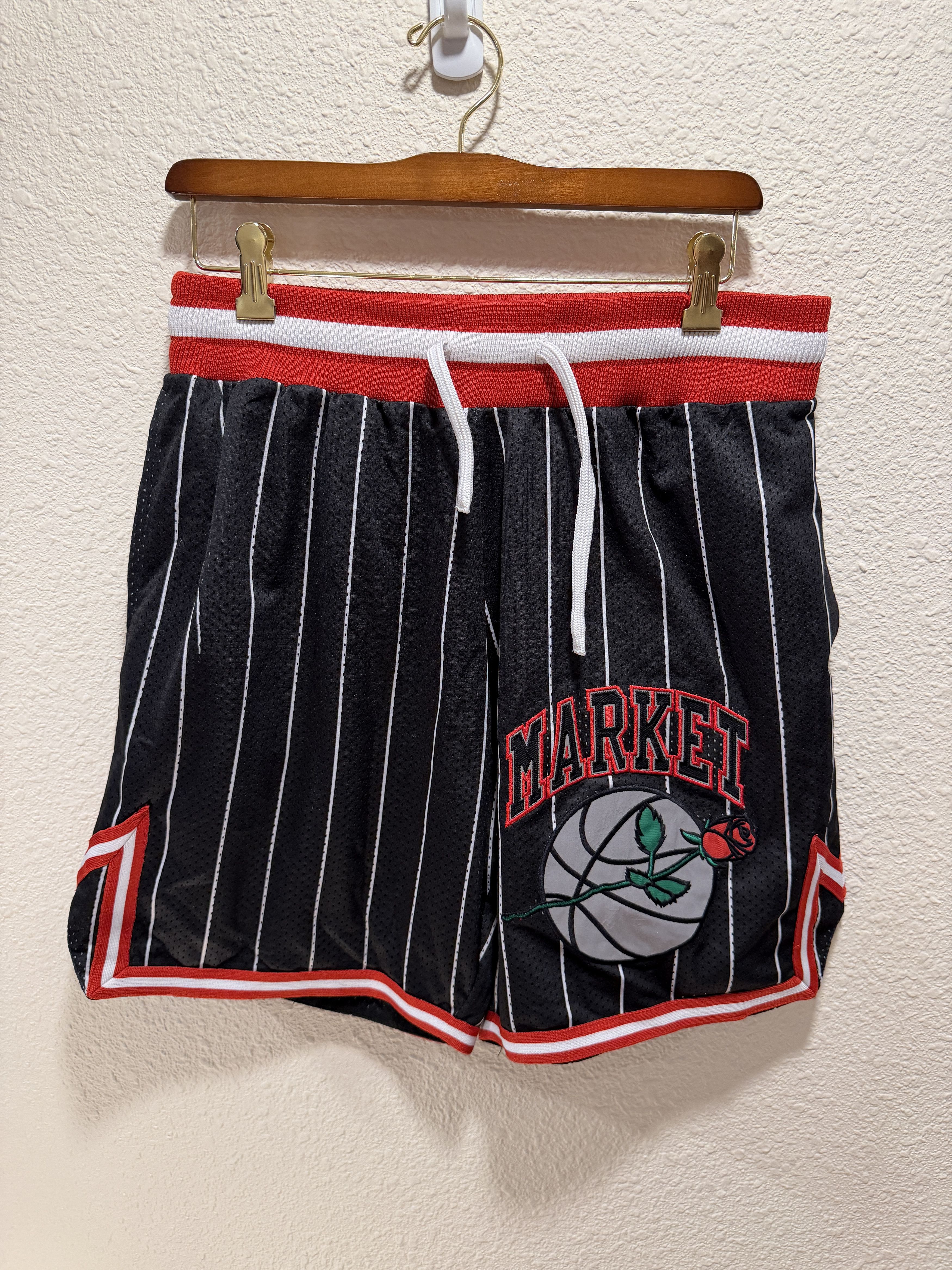Market Market Chicago Bulls bball shorts Size US 34 / EU 50 - 1 Thumbnail