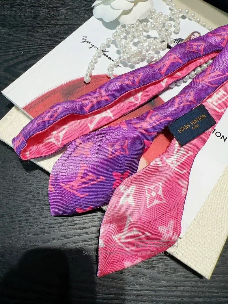 Louis Vuitton Louis Vuitton Pink and purple gradient logo scarf Size ONE SIZE - 2 Thumbnail