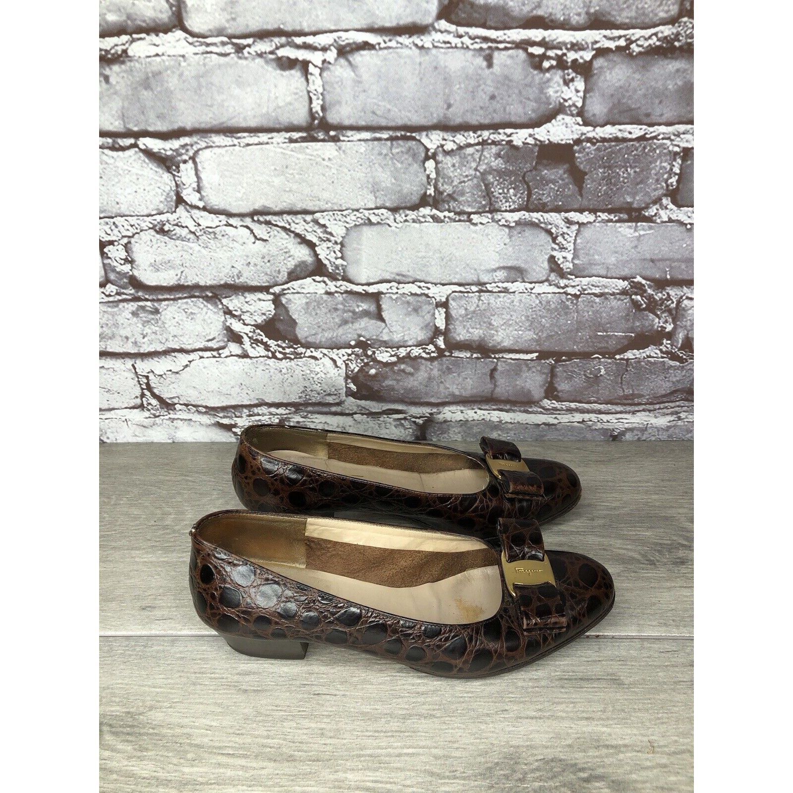 Salvatore Ferragamo Salvatore Ferragamo Vara Brown Leather Croc Embossed Bow Hee Size US 5.5 / IT 35.5 - 3 Thumbnail